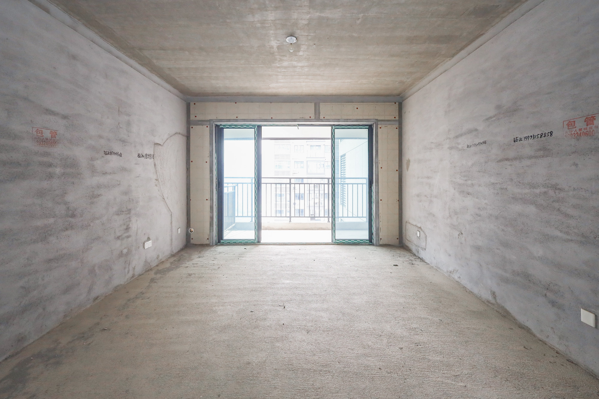 华杰天骄(滨江福源里) 4室2厅2卫 185.0万 华杰天骄(滨江福源里) 4室2厅2卫 185.0万客厅