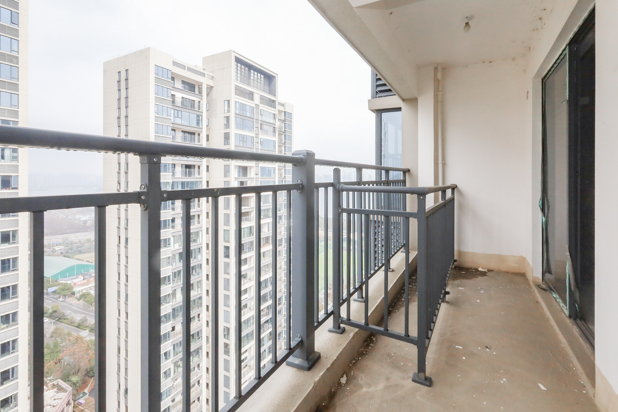 华杰天骄(滨江福源里) 4室2厅2卫 185.0万 华杰天骄(滨江福源里) 4室2厅2卫 185.0万阳台