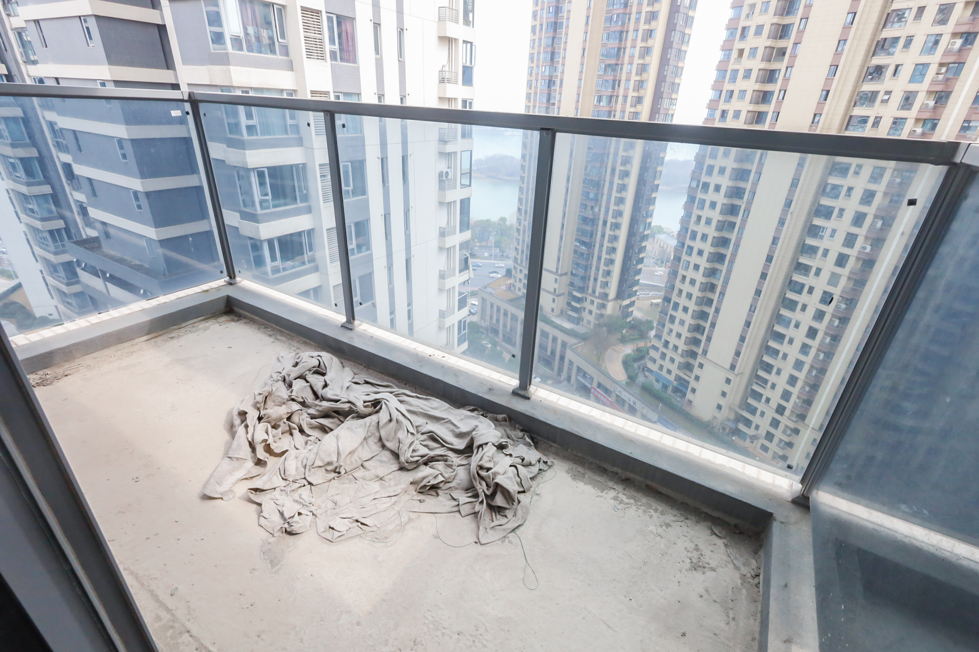 保利天禧C区 4室2厅2卫 290.0万 保利天禧C区 4室2厅2卫 290.0万阳台