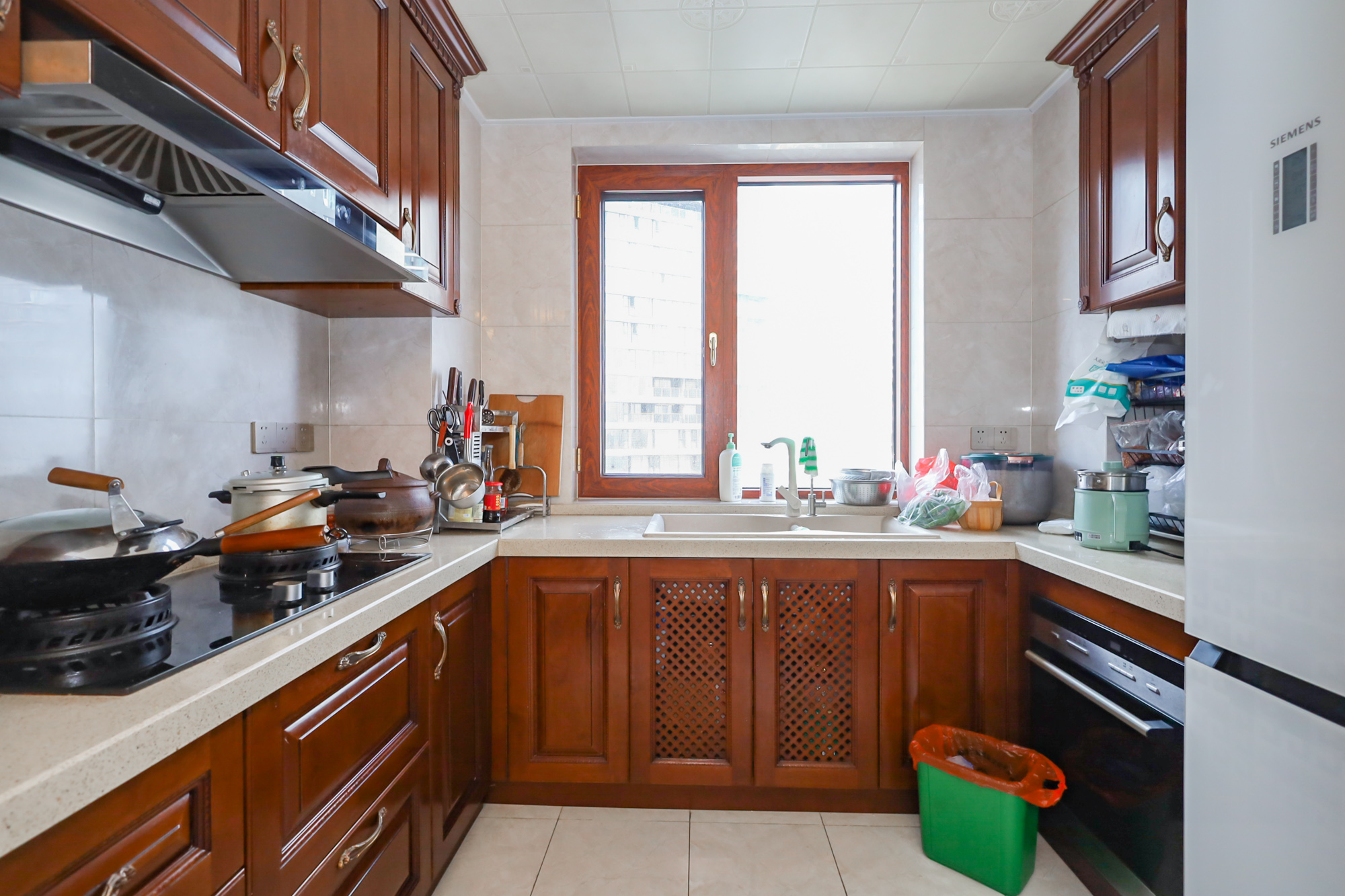 保利西海岸A区 4室2厅2卫 248.0万 保利西海岸A区 4室2厅2卫 248.0万厨房