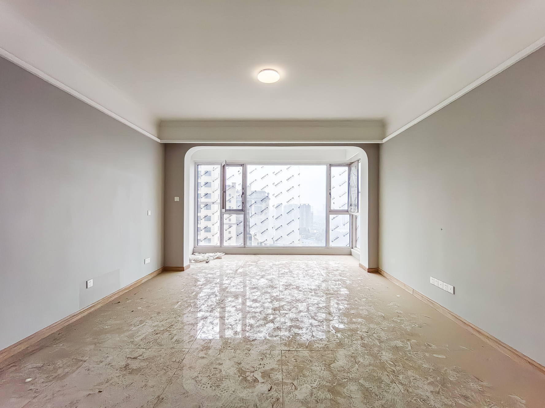 运达锦绣广场 4室2厅2卫 159.8万 运达锦绣广场 4室2厅2卫 159.8万客厅