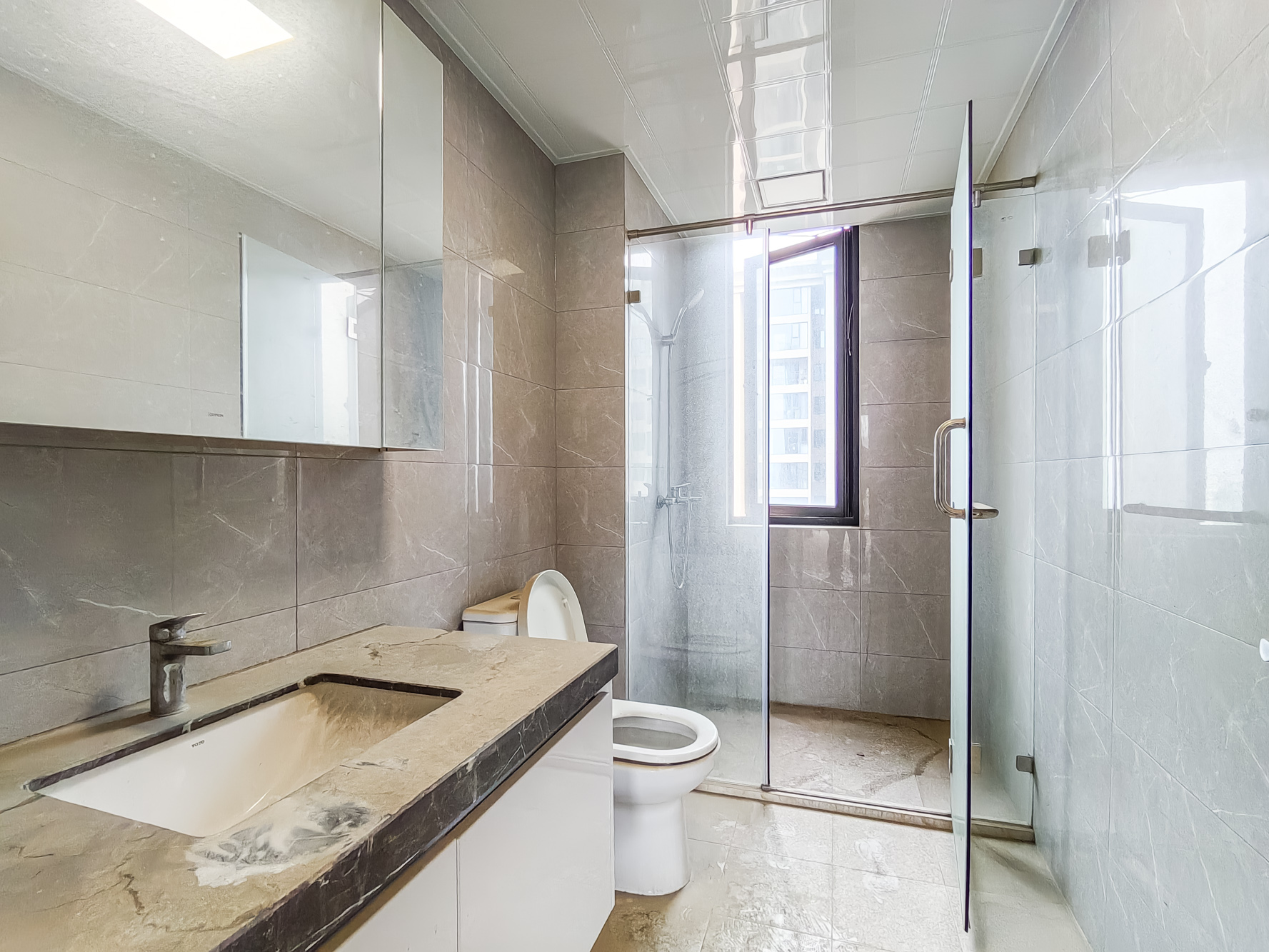 运达锦绣广场 4室2厅2卫 159.8万 运达锦绣广场 4室2厅2卫 159.8万卫生间