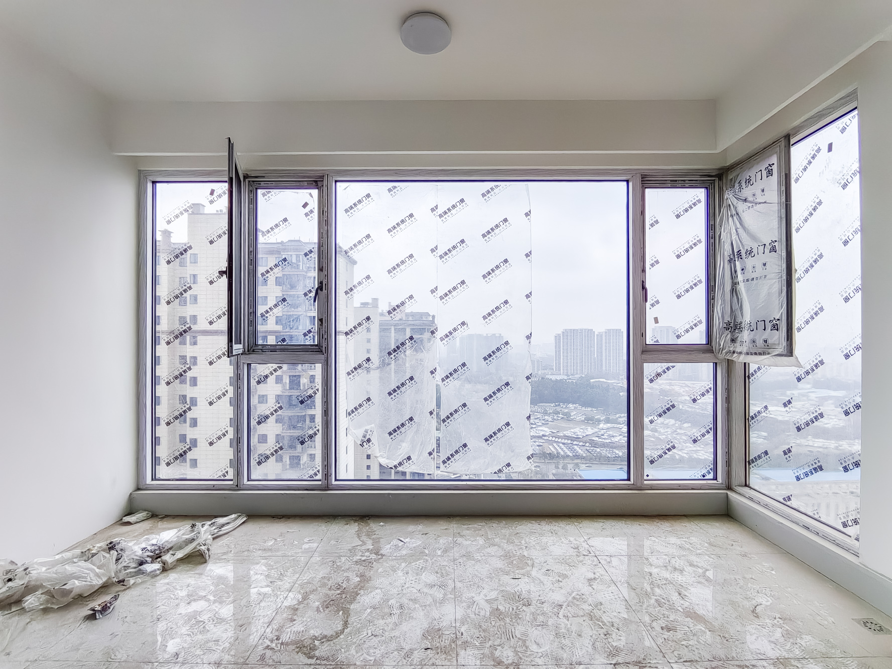 运达锦绣广场 4室2厅2卫 159.8万 运达锦绣广场 4室2厅2卫 159.8万阳台