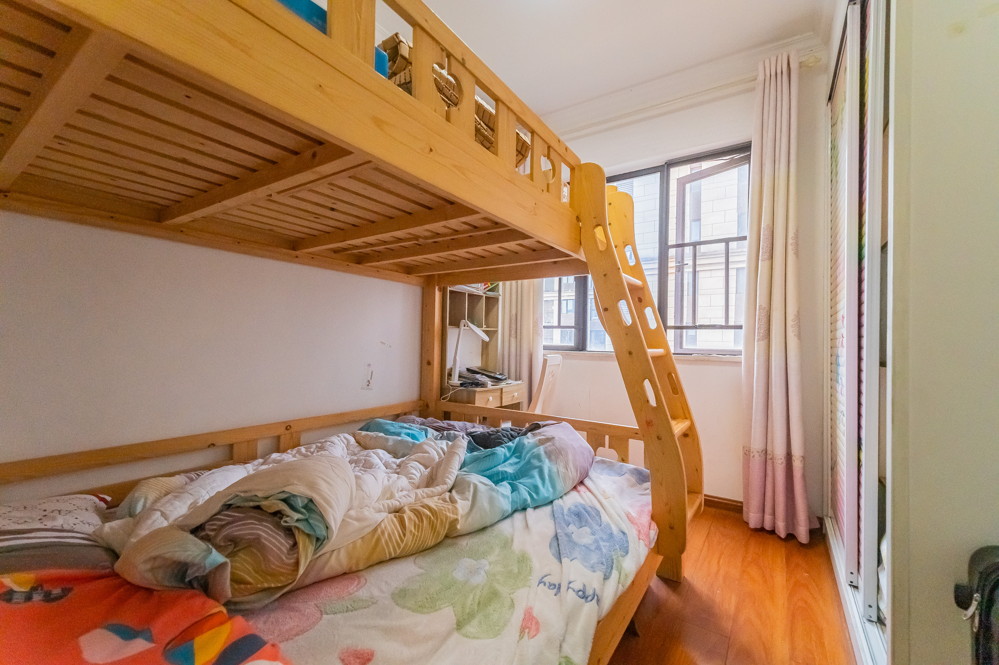 星湖湾一期高层 3室2厅1卫 65.8万 星湖湾一期高层 3室2厅1卫 65.8万卧室