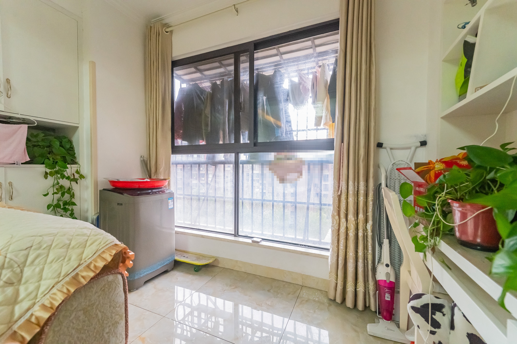 星湖湾一期高层 3室2厅1卫 65.8万 星湖湾一期高层 3室2厅1卫 65.8万阳台