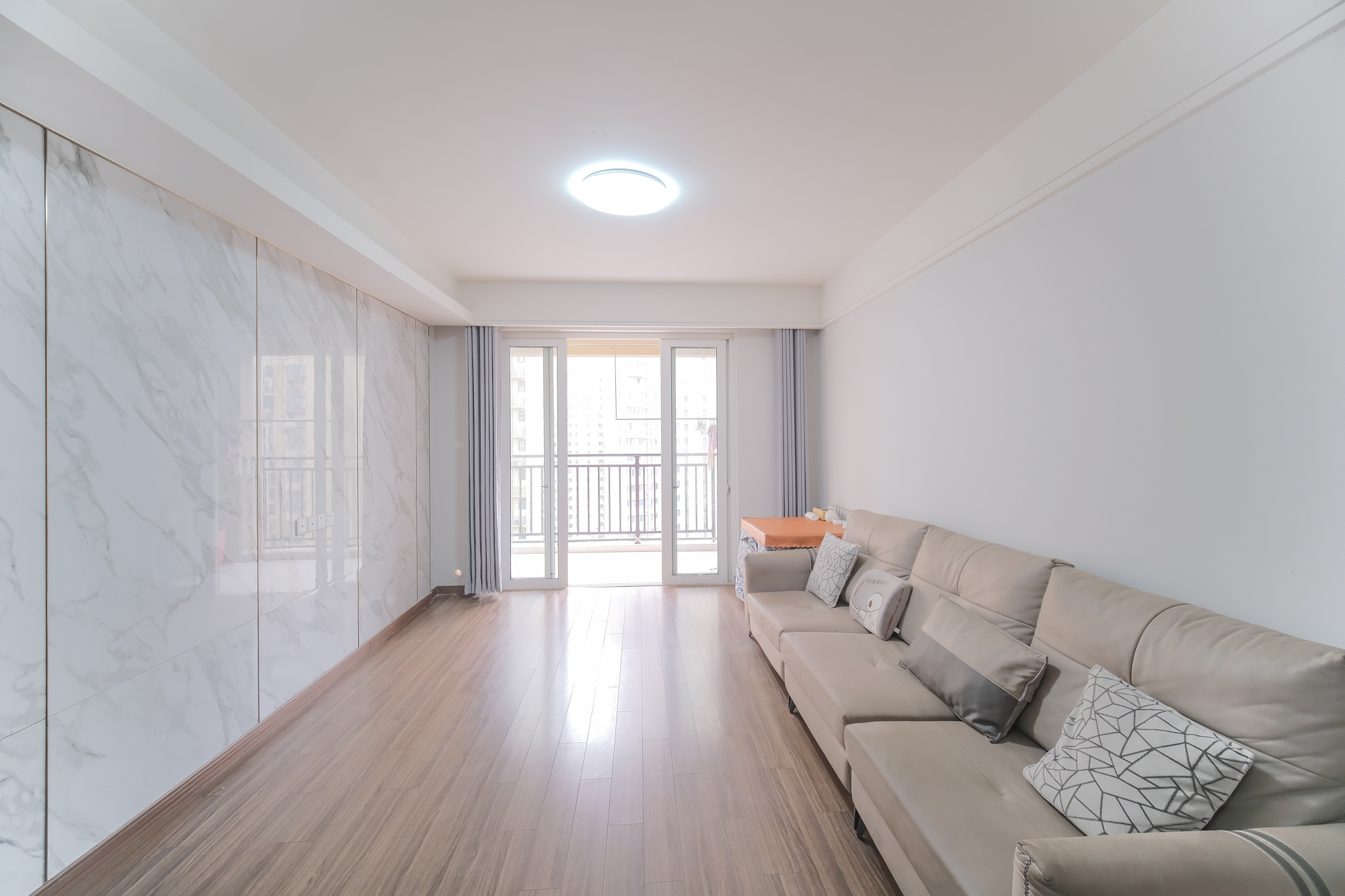 保利香槟国际 3室1厅2卫 78.0万 保利香槟国际 3室1厅2卫 78.0万客厅