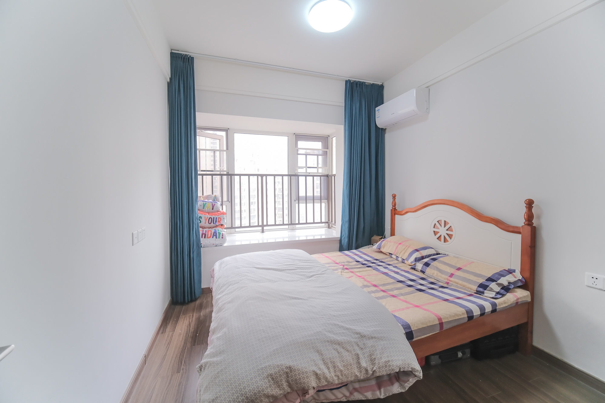 保利香槟国际 3室1厅2卫 78.0万 保利香槟国际 3室1厅2卫 78.0万卧室