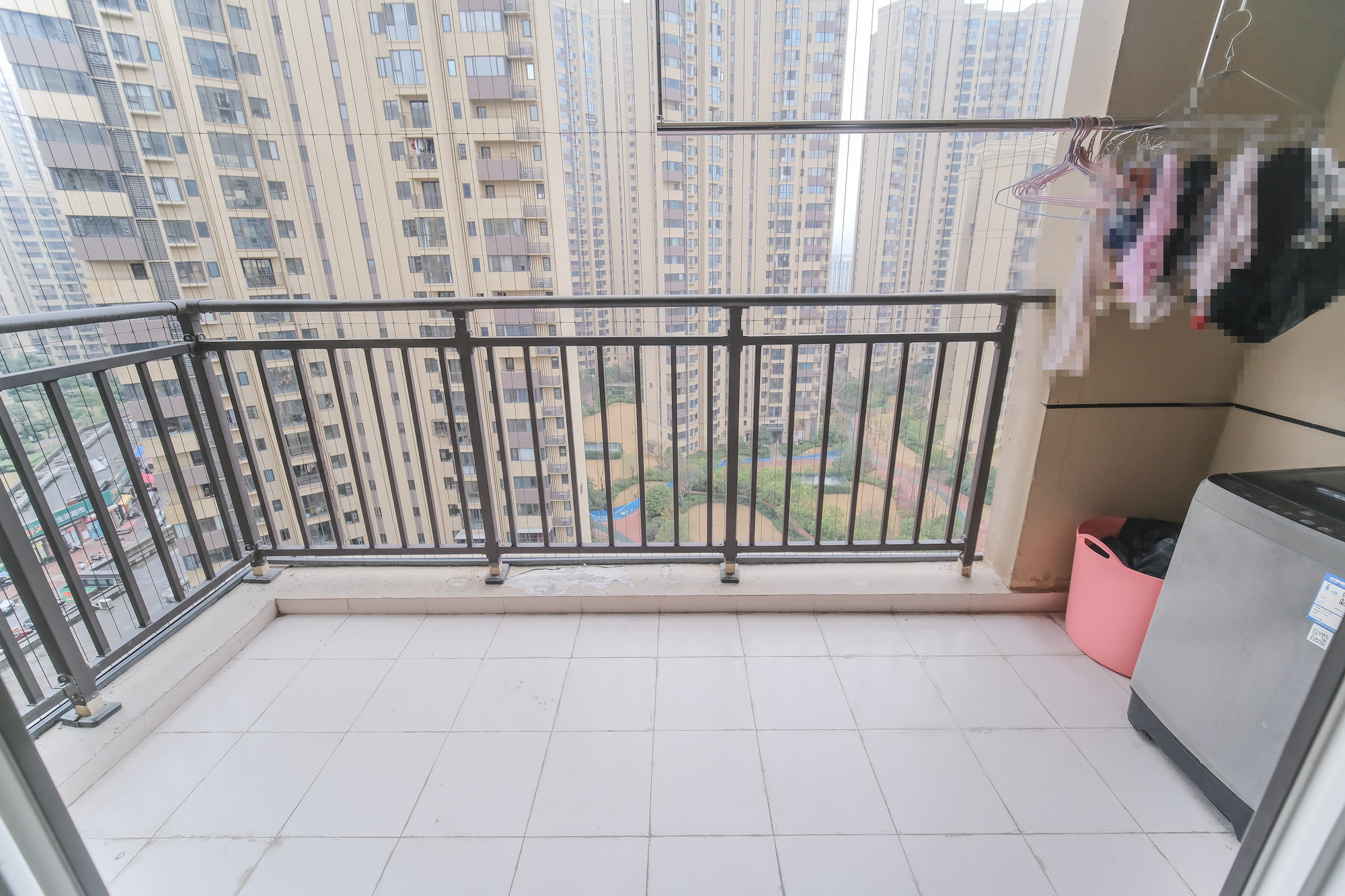 保利香槟国际 3室1厅2卫 78.0万 保利香槟国际 3室1厅2卫 78.0万阳台