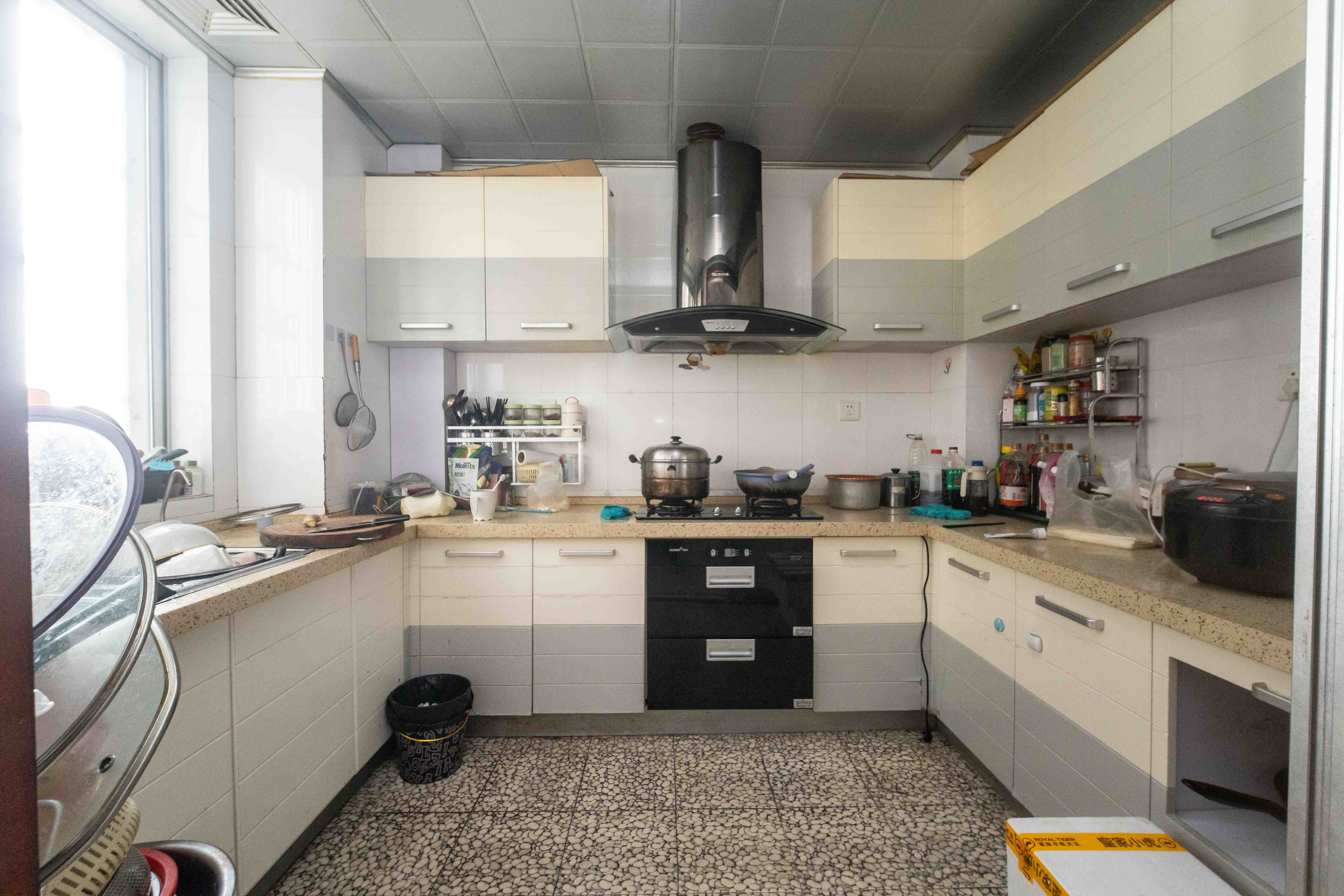 荷花园电信宿舍(天辰荷花苑) 4室2厅2卫 151.0万 荷花园电信宿舍(天辰荷花苑) 4室2厅2卫 151.0万厨房