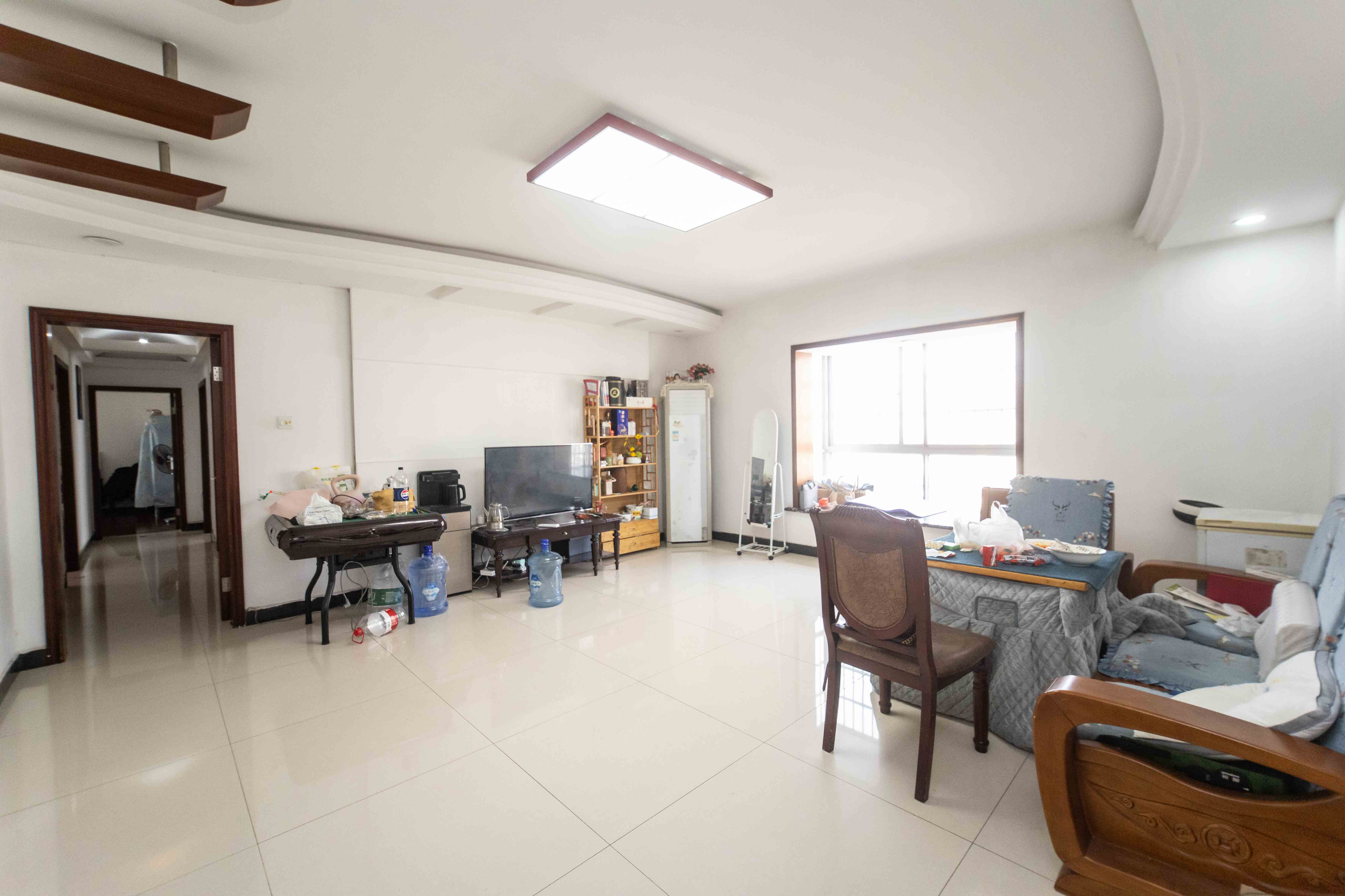 荷花园电信宿舍(天辰荷花苑) 4室2厅2卫 151.0万 荷花园电信宿舍(天辰荷花苑) 4室2厅2卫 151.0万客厅