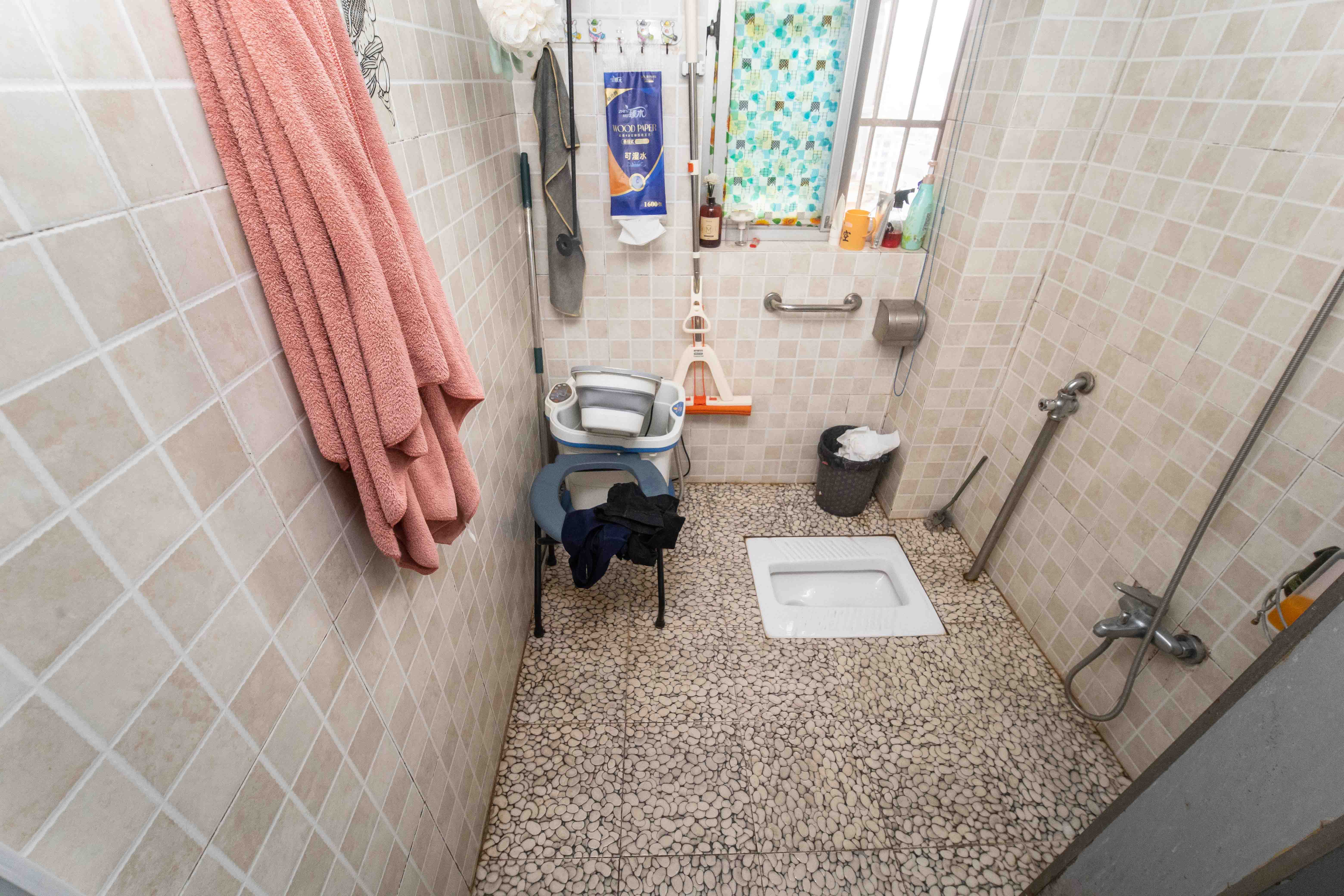 荷花园电信宿舍(天辰荷花苑) 4室2厅2卫 151.0万 荷花园电信宿舍(天辰荷花苑) 4室2厅2卫 151.0万卫生间