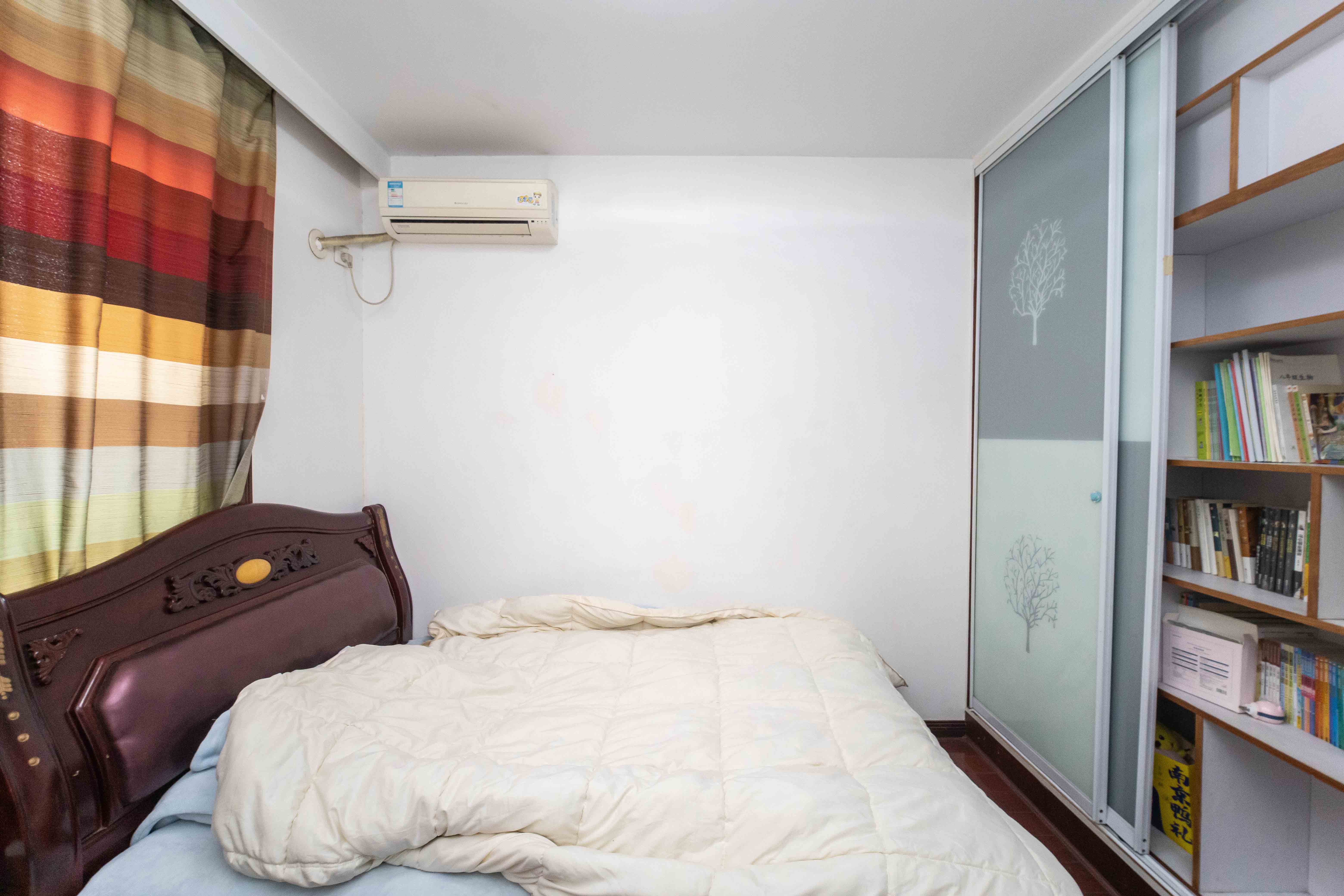 荷花园电信宿舍(天辰荷花苑) 4室2厅2卫 151.0万 荷花园电信宿舍(天辰荷花苑) 4室2厅2卫 151.0万卧室