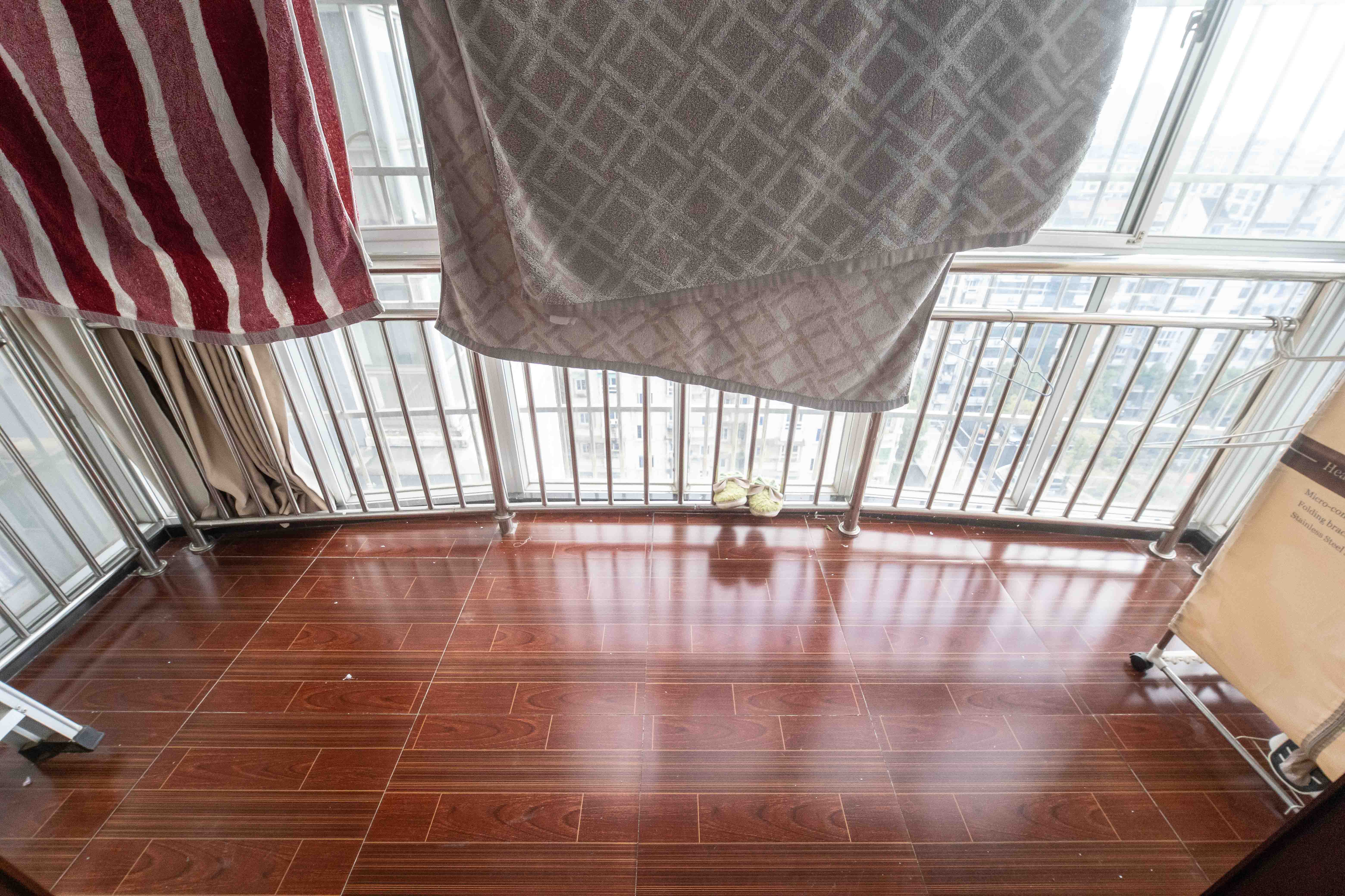 荷花园电信宿舍(天辰荷花苑) 4室2厅2卫 151.0万 荷花园电信宿舍(天辰荷花苑) 4室2厅2卫 151.0万阳台