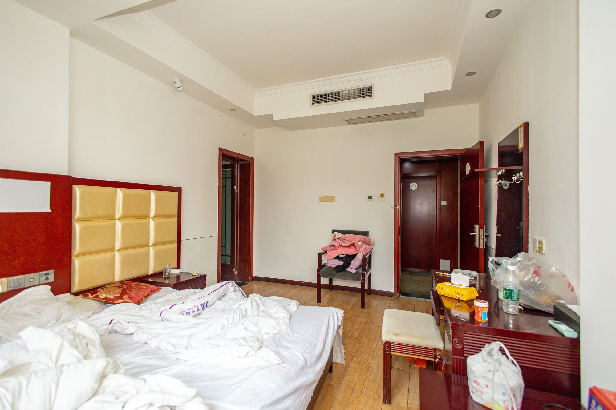 星沙四区  6室2厅2卫    160.0万 星沙四区  6室2厅2卫    160.0万客厅