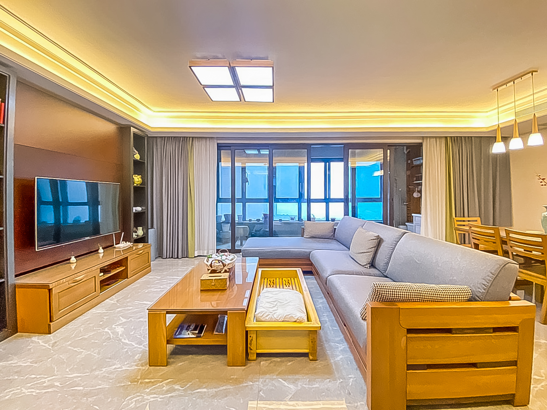 万科紫台  4室2厅1卫   318.00万客厅