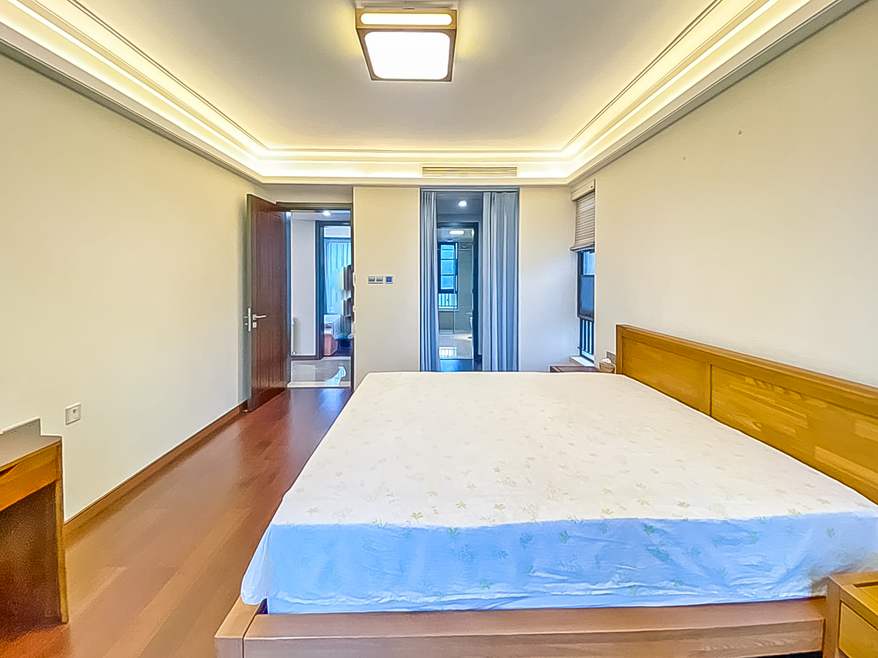 万科紫台  4室2厅1卫   318.00万卧室