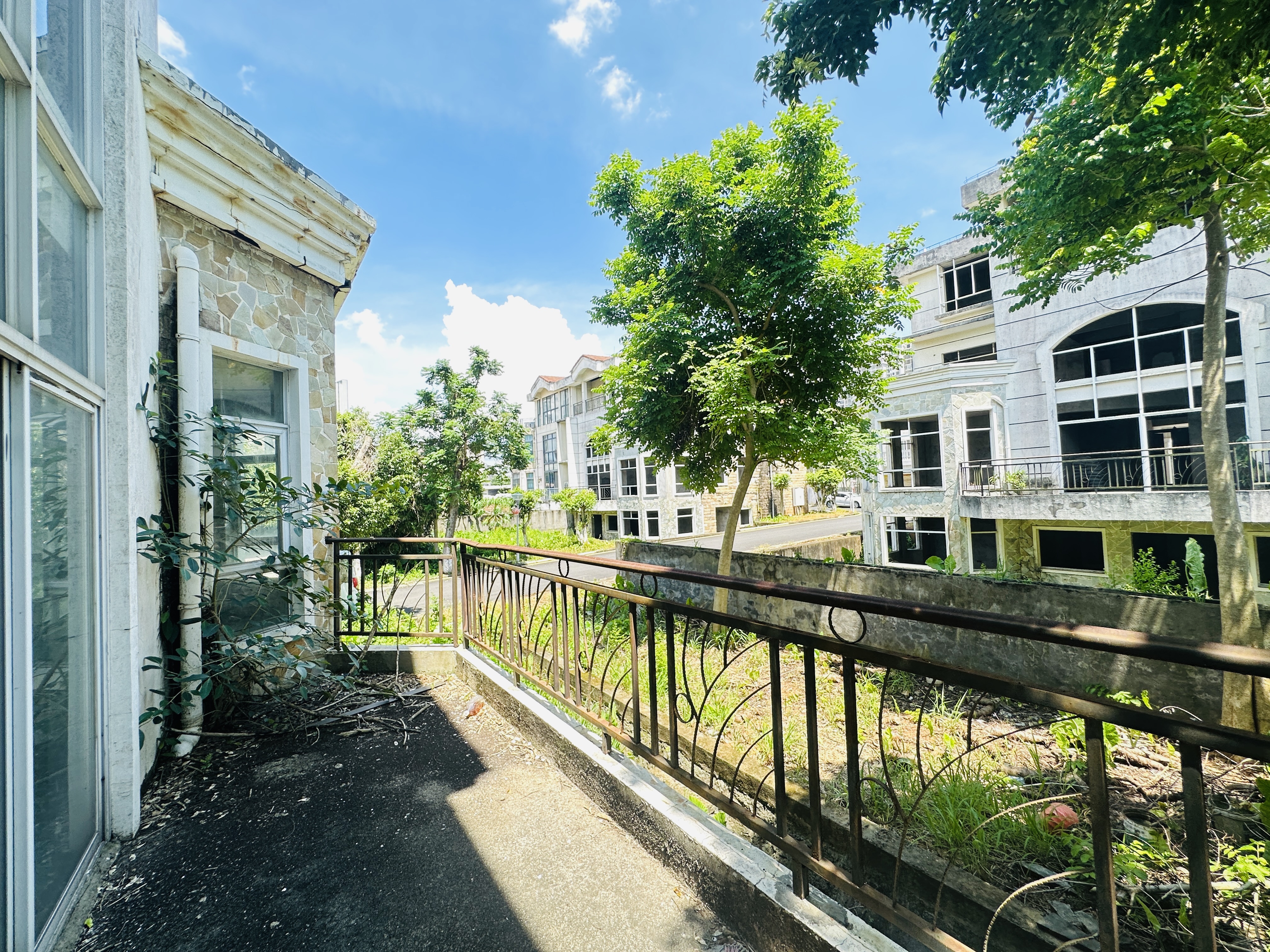 丹玺流泉 4室1厅4卫 840.0万 丹玺流泉 4室1厅4卫 840.0万阳台