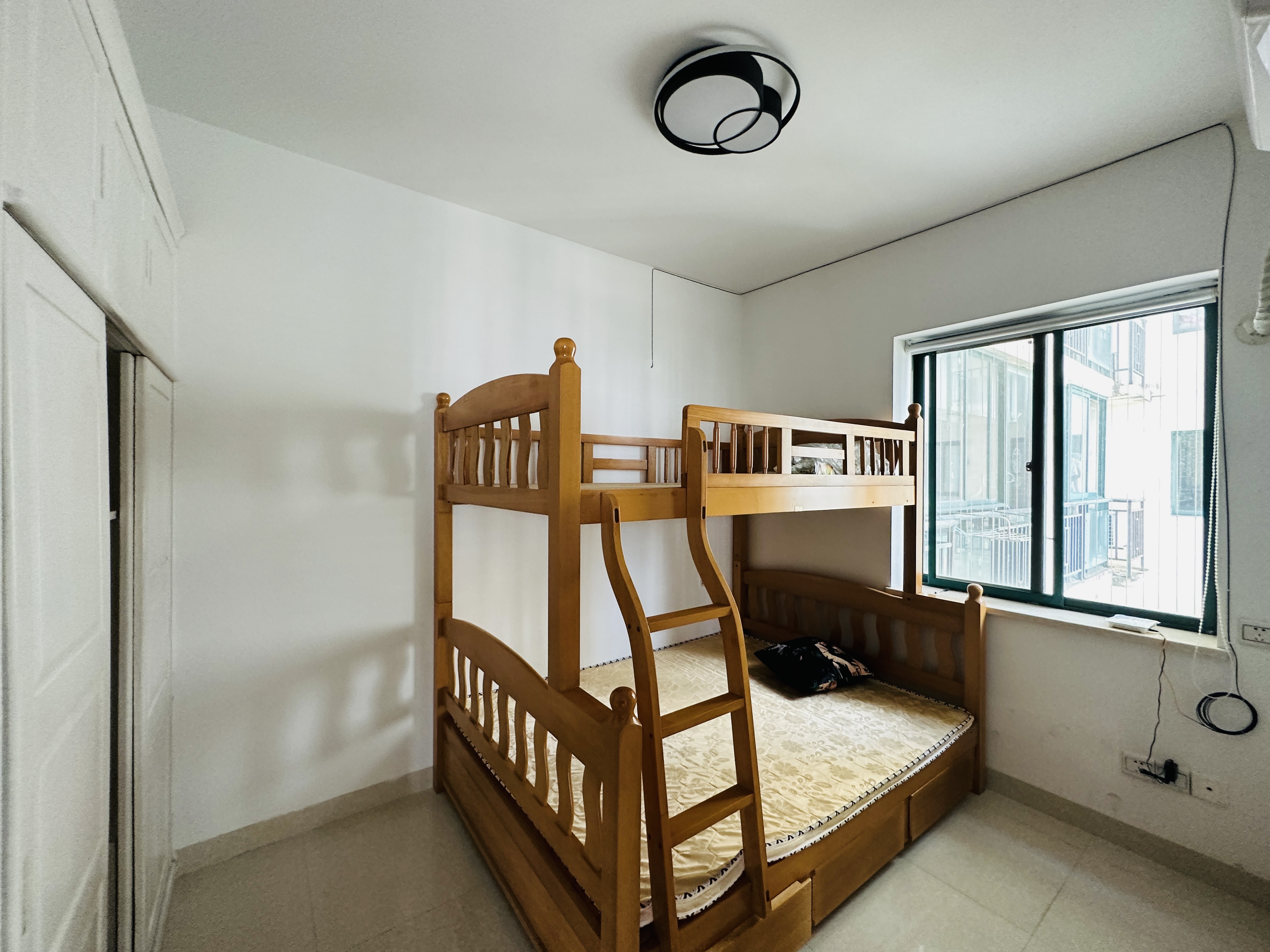 御景峰 3室2厅1卫 127.0万 御景峰 3室2厅1卫 127.0万卧室