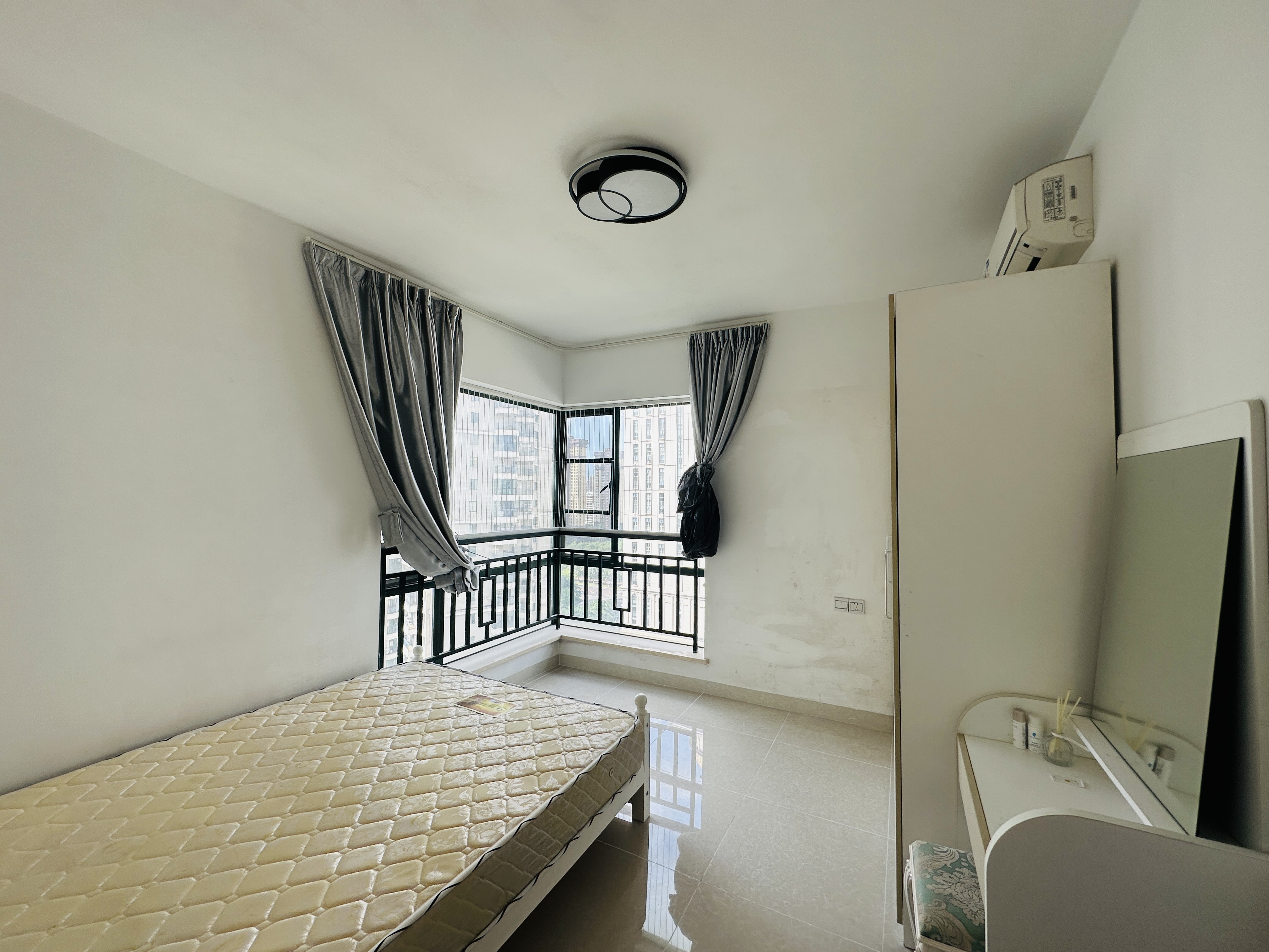 御景峰 3室2厅1卫 127.0万 御景峰 3室2厅1卫 127.0万卧室