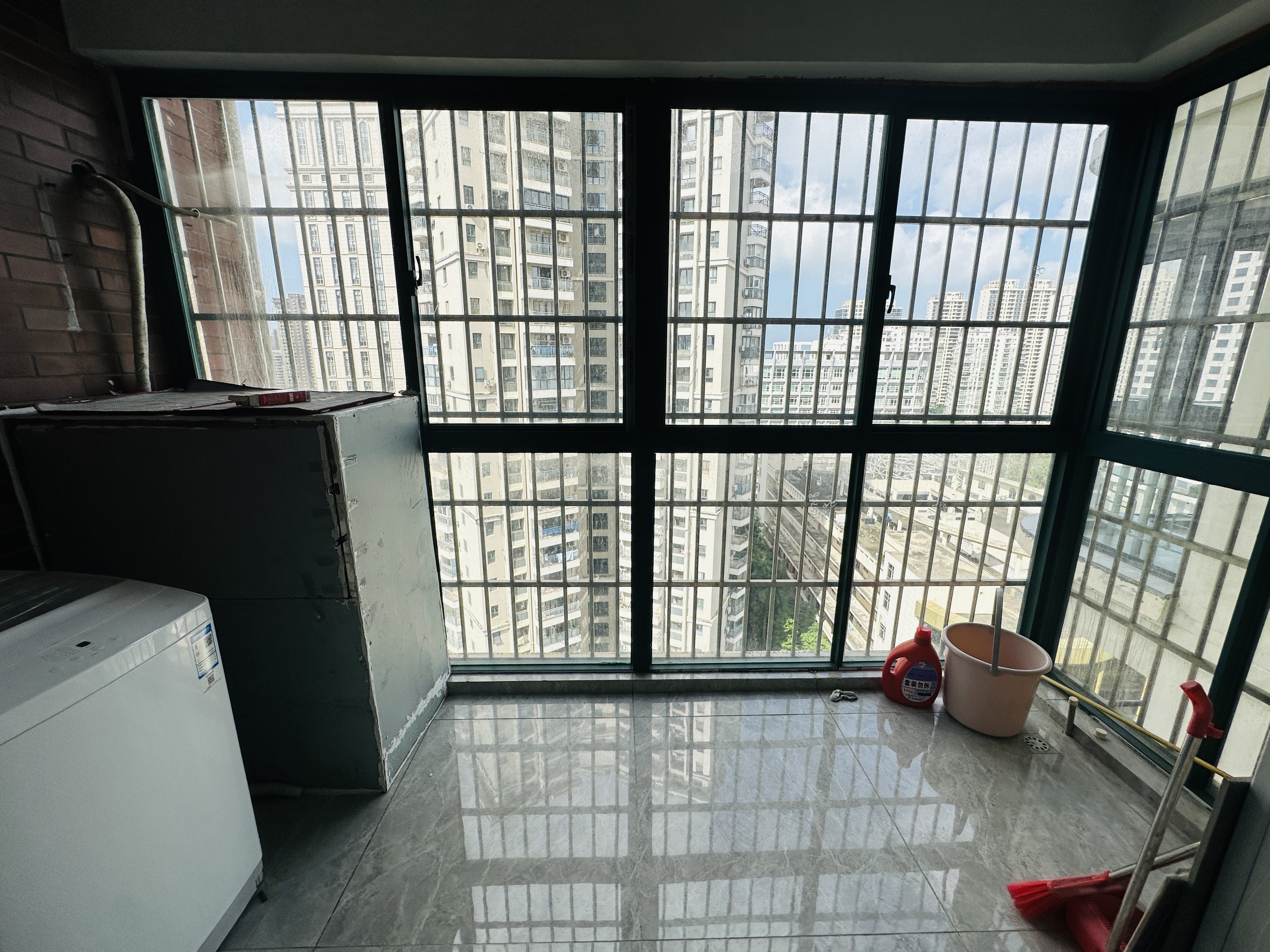 御景峰 3室2厅1卫 127.0万 御景峰 3室2厅1卫 127.0万阳台