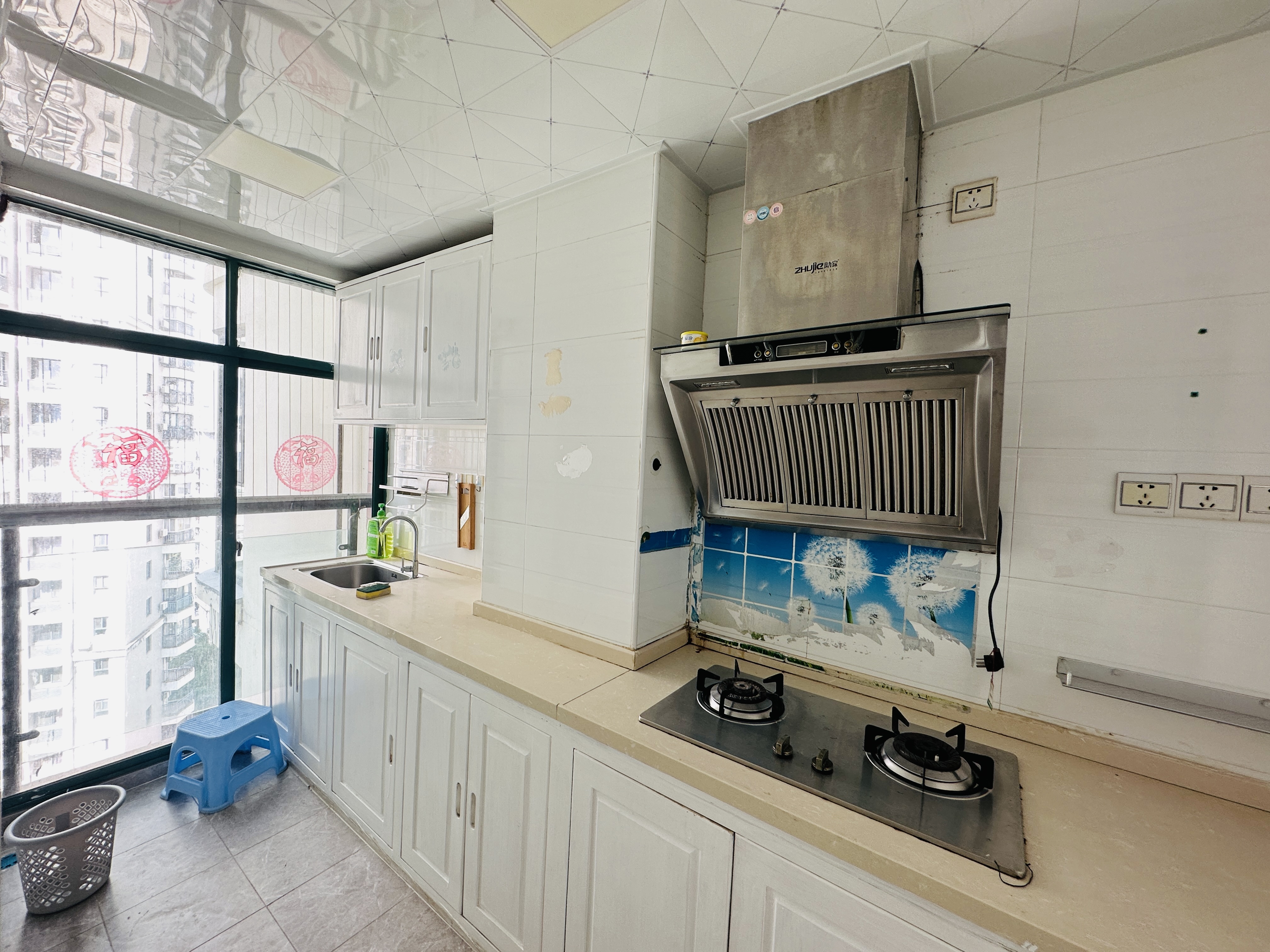 御景峰 3室2厅1卫 127.0万 御景峰 3室2厅1卫 127.0万厨房