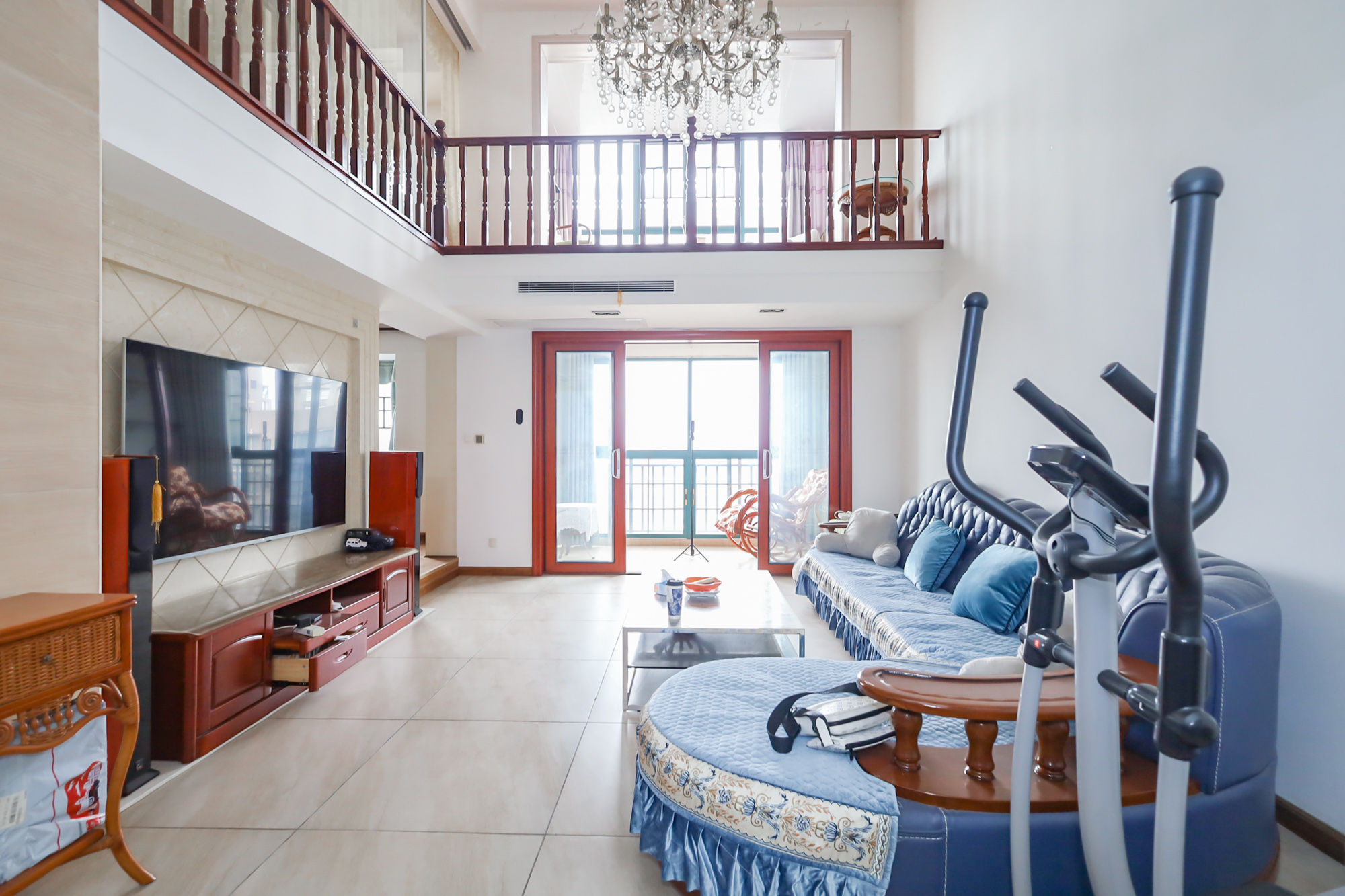 西湖丽景 6室3厅3卫 338.0万 西湖丽景 6室3厅3卫 338.0万客厅