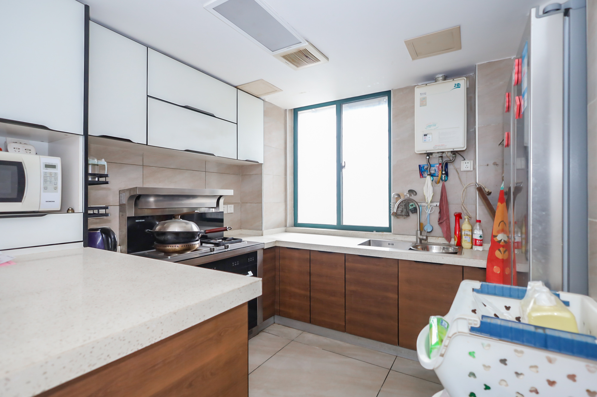 西湖丽景 6室3厅3卫 338.0万 西湖丽景 6室3厅3卫 338.0万厨房