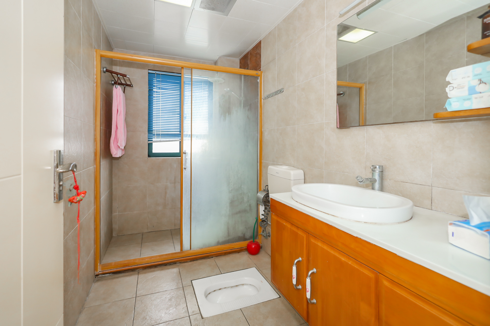 西湖丽景 6室3厅3卫 338.0万 西湖丽景 6室3厅3卫 338.0万卫生间