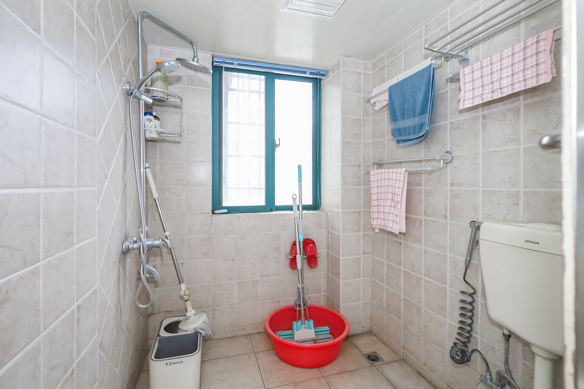 西湖丽景 6室3厅3卫 338.0万 西湖丽景 6室3厅3卫 338.0万卫生间