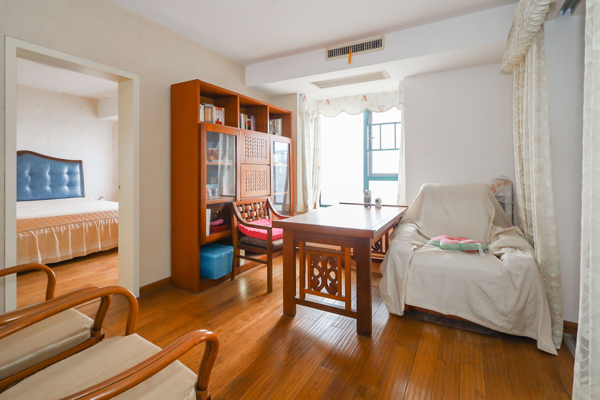 西湖丽景 6室3厅3卫 338.0万 西湖丽景 6室3厅3卫 338.0万卧室