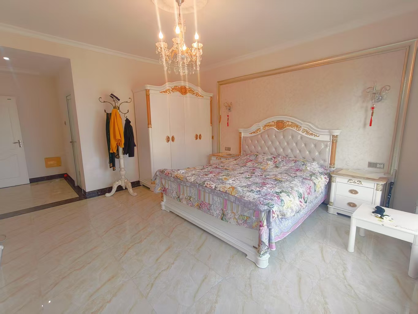 江畔人家 4室2厅2卫 5800.0元/月 江畔人家 4室2厅2卫 5800.0元/月室内图