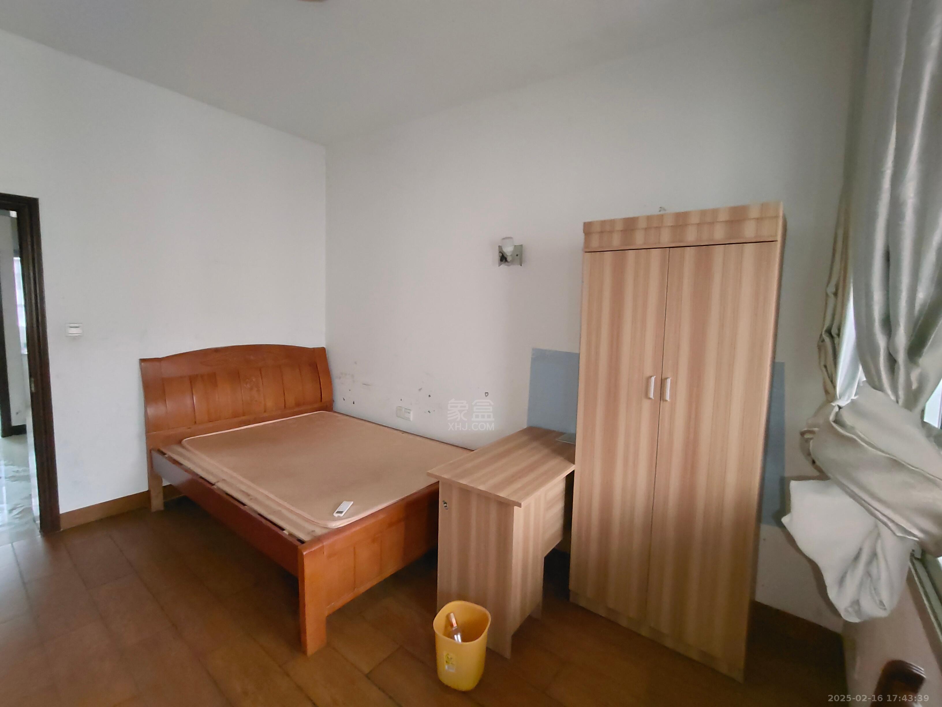 花园一村 3室1厅1卫 800.0元/月 花园一村 3室1厅1卫 800.0元/月室内图