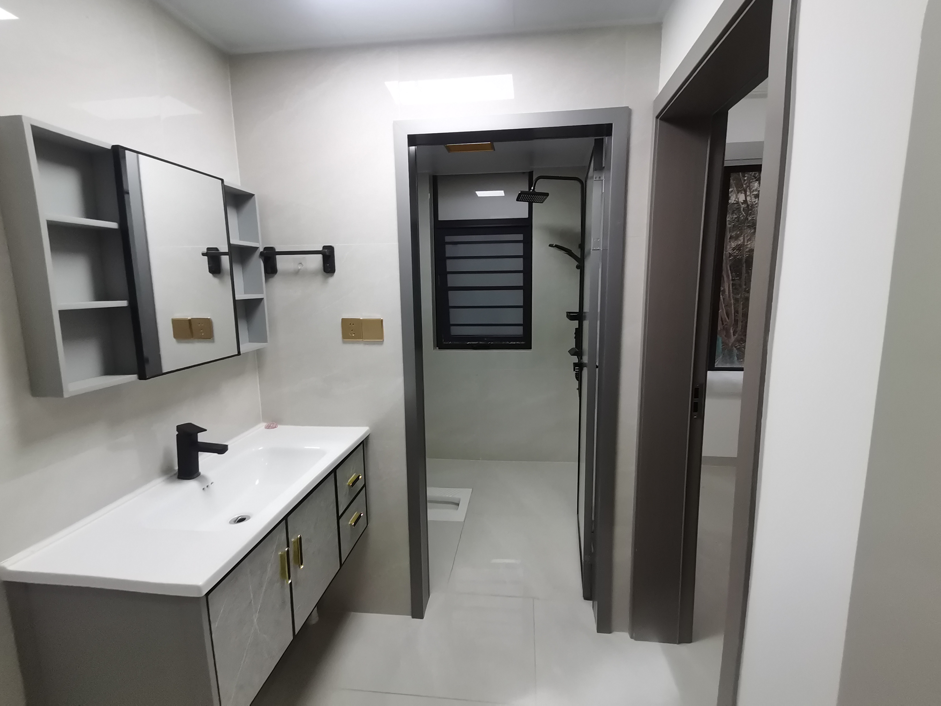 鸿基江山壹号  3室2厅2卫    86.0万 鸿基江山壹号  3室2厅2卫    86.0万客厅