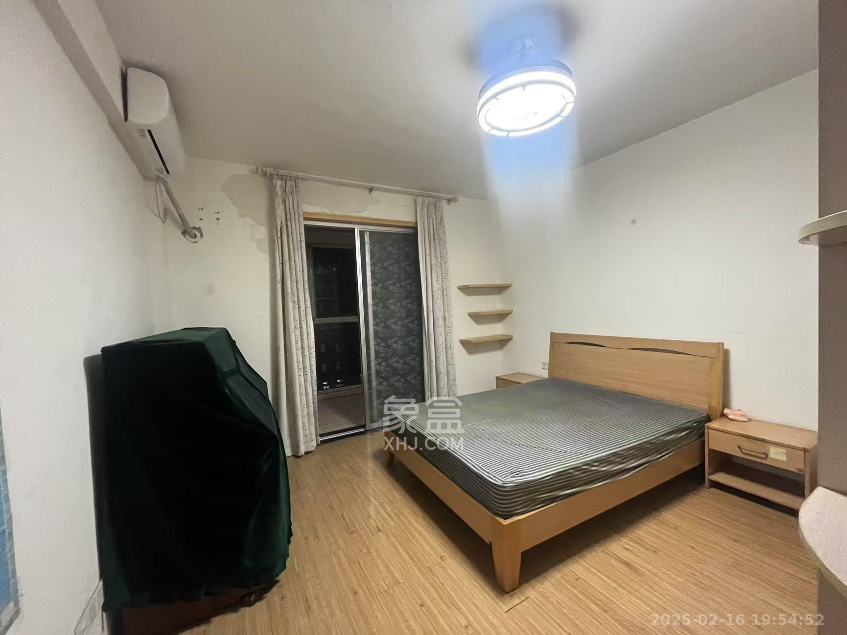 学府华庭  3室1厅1卫   2200.00元/月室内图