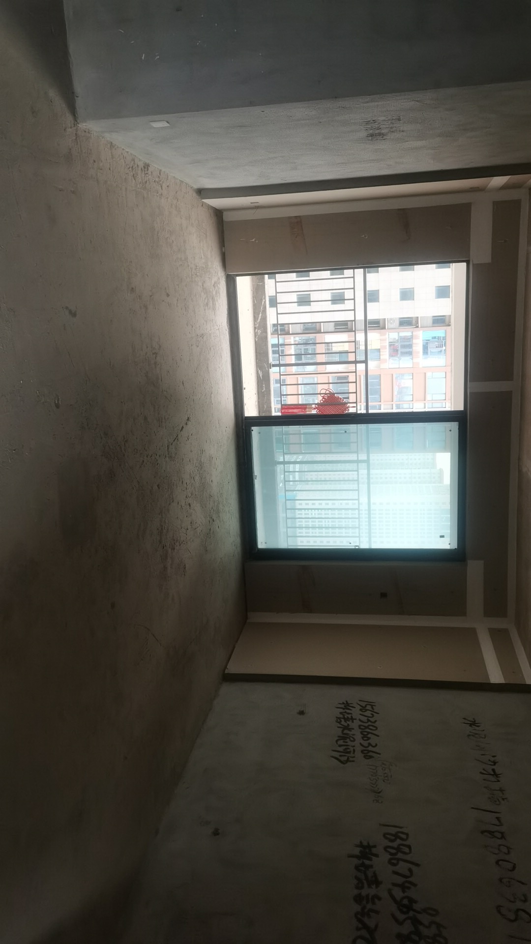 宁邦中心（二期公园里）  4室2厅2卫    98.8万客厅