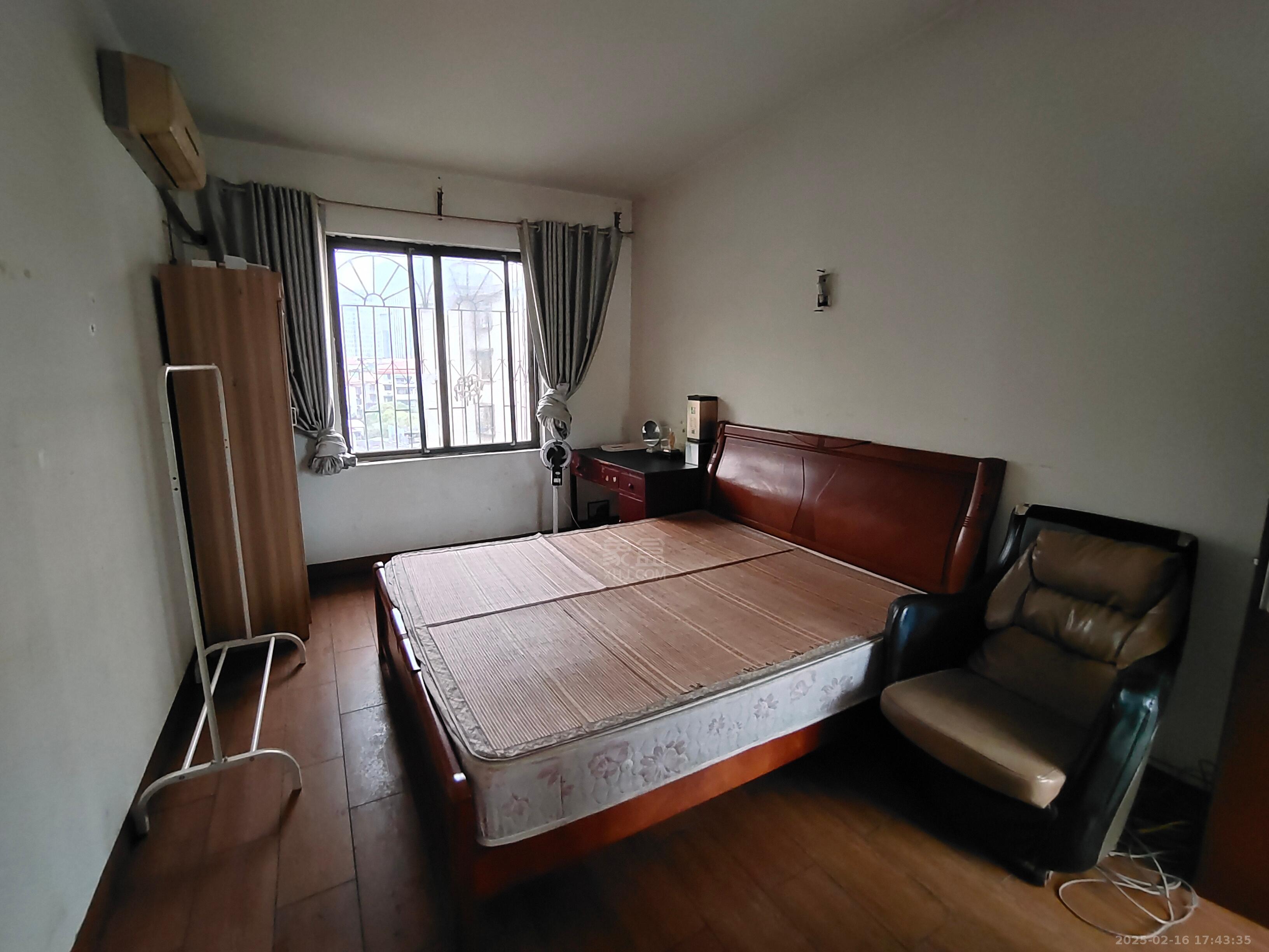 花园一村 3室1厅1卫 800.0元/月 花园一村 3室1厅1卫 800.0元/月室内图