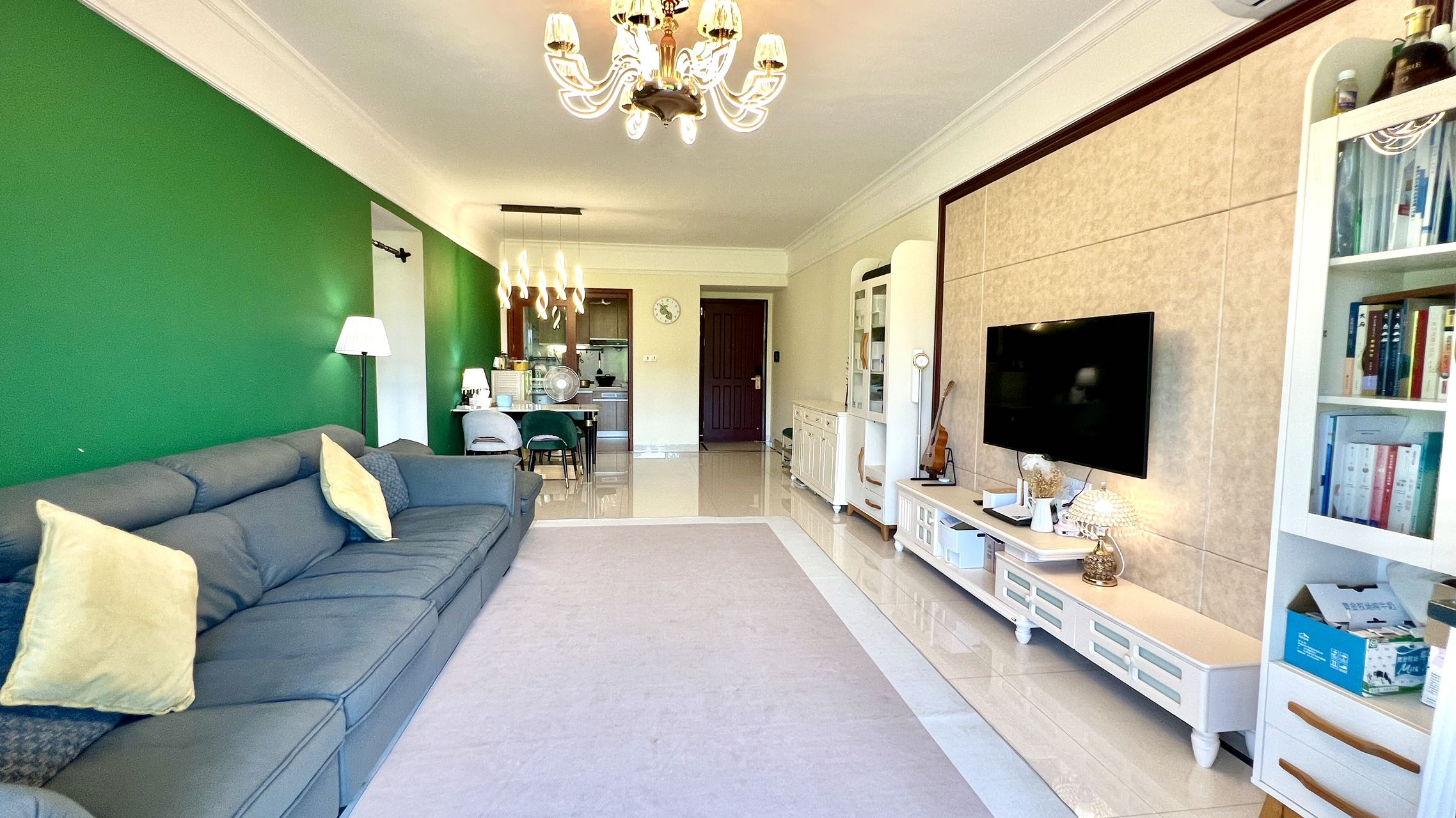 碧桂园滨海国际二期(君临湾) 3室2厅1卫 236.0万 碧桂园滨海国际二期(君临湾) 3室2厅1卫 236.0万客厅