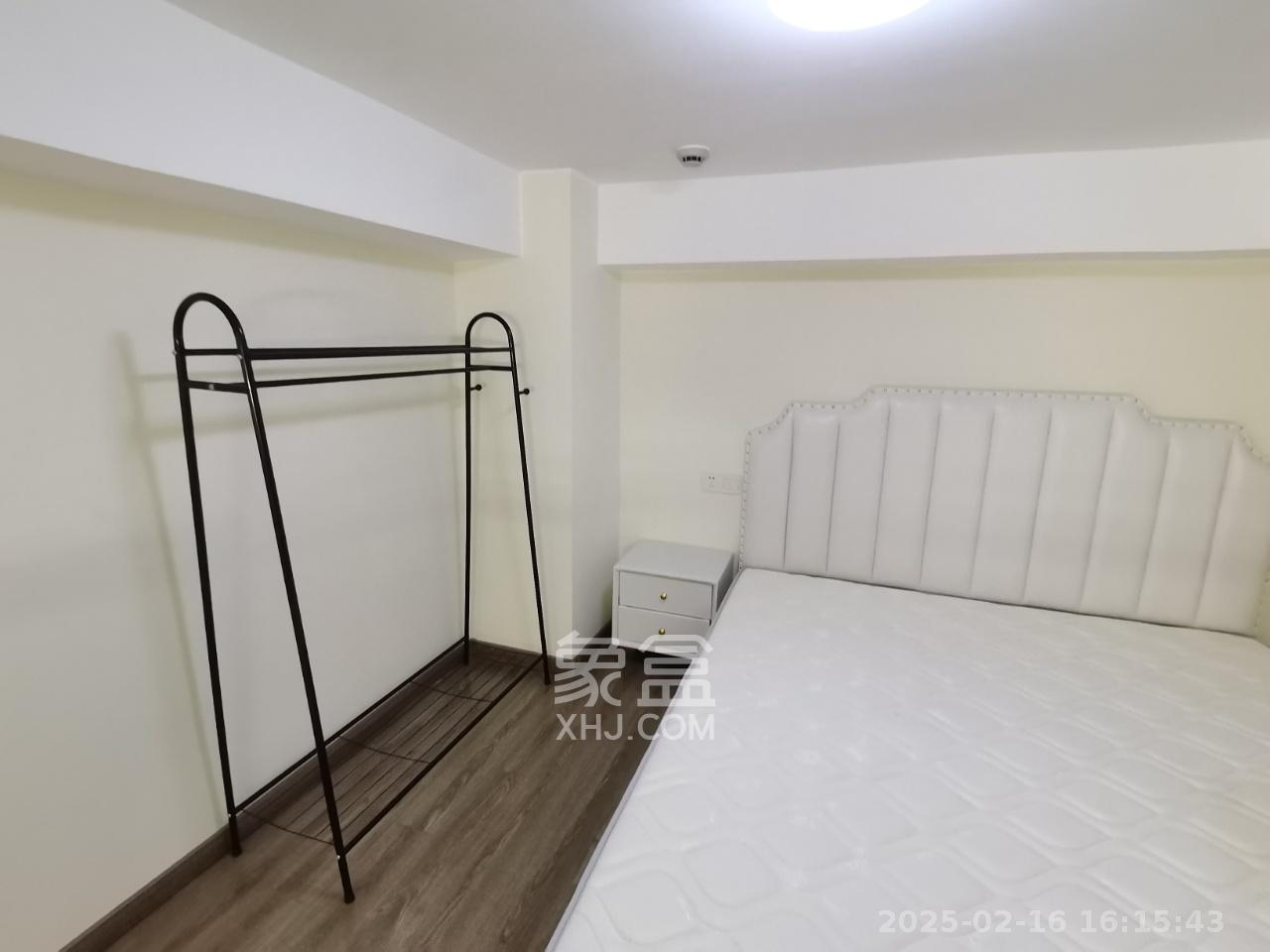 卓越浅水湾  1室1厅1卫   1900.00元/月室内图