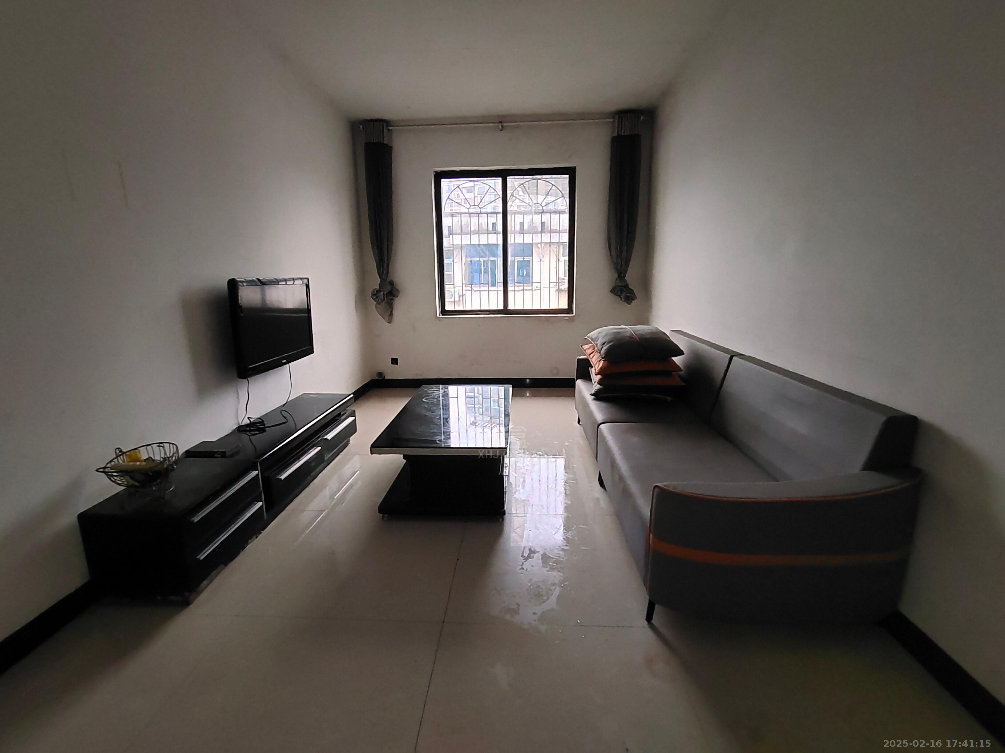 花园一村 3室1厅1卫 800.0元/月 花园一村 3室1厅1卫 800.0元/月室内图