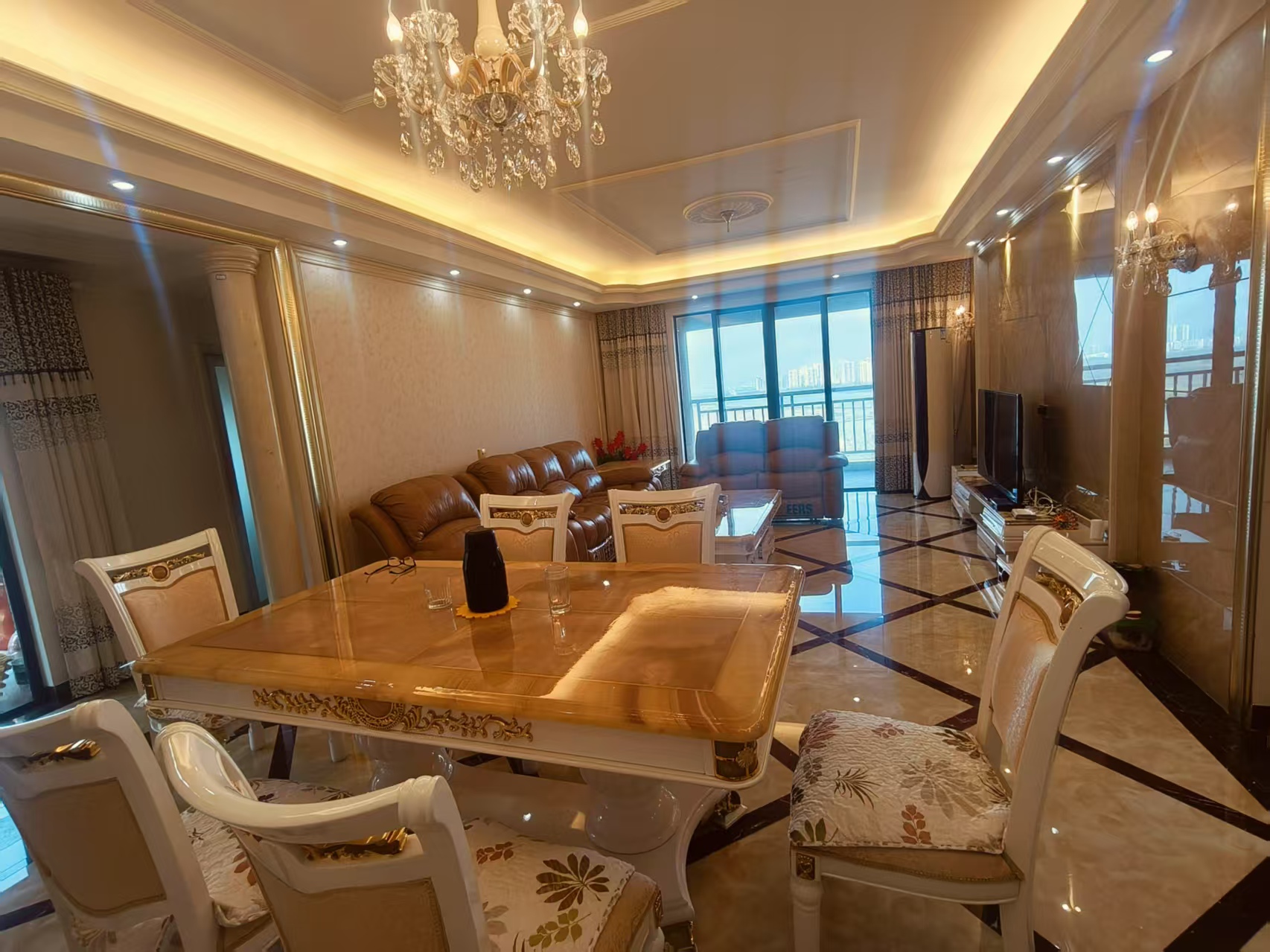 江畔人家 4室2厅2卫 5800.0元/月 江畔人家 4室2厅2卫 5800.0元/月室内图