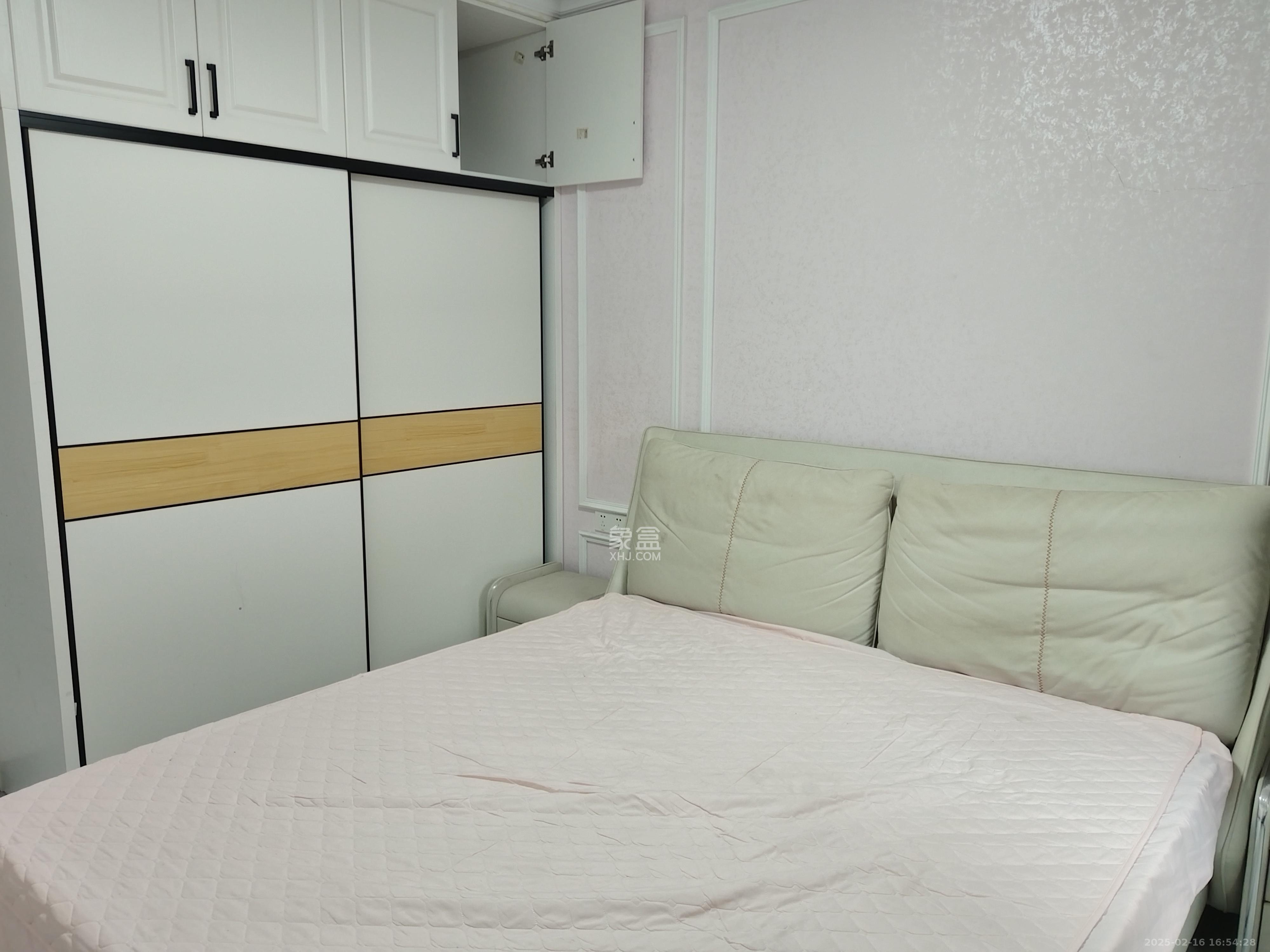 龙湖璟宸原著（龙湖紫宸）  3室2厅2卫   2400.00元/月室内图