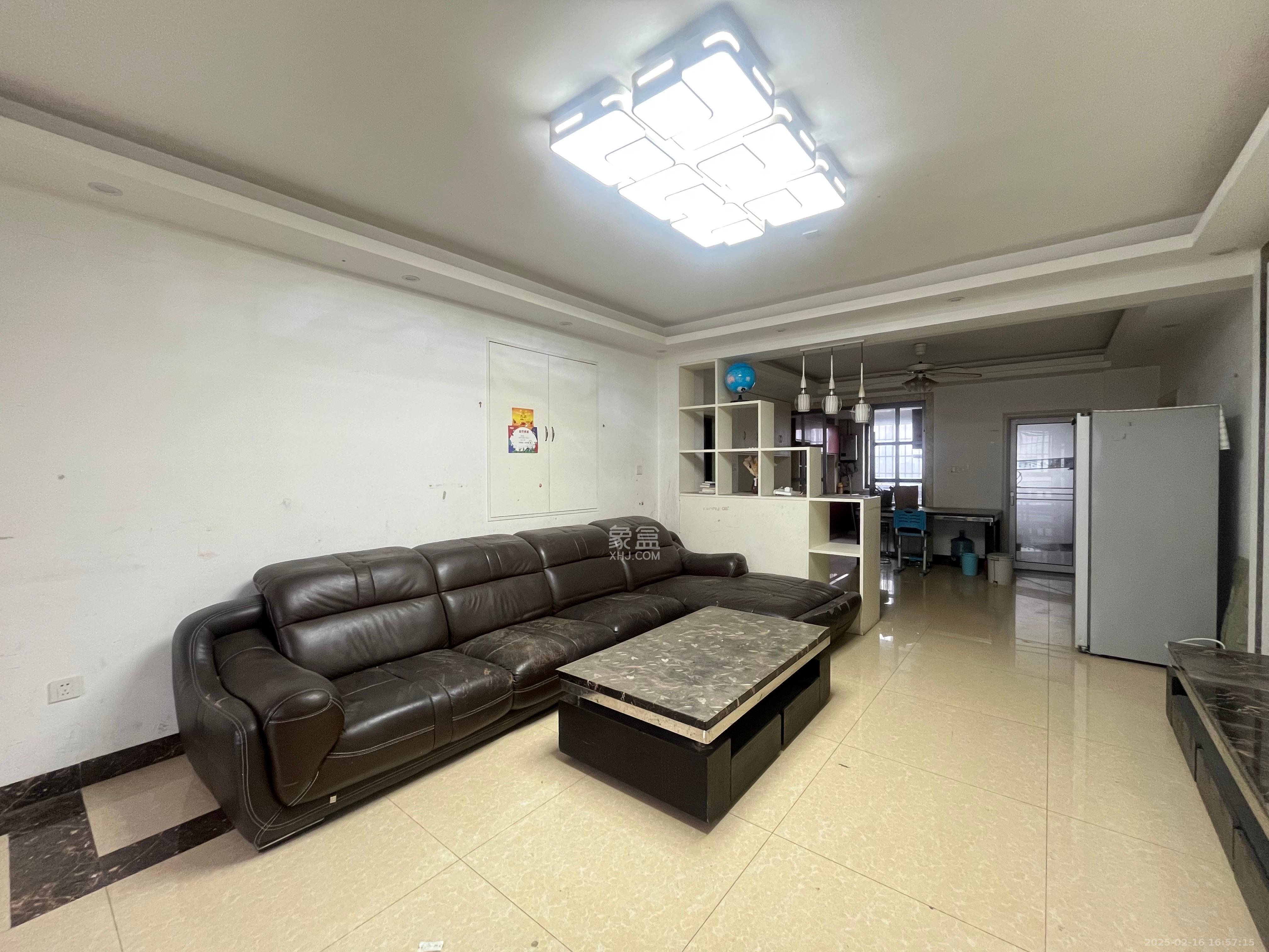 长房西城湾 4室2厅2卫 4000.0元/月 长房西城湾 4室2厅2卫 4000.0元/月室内图