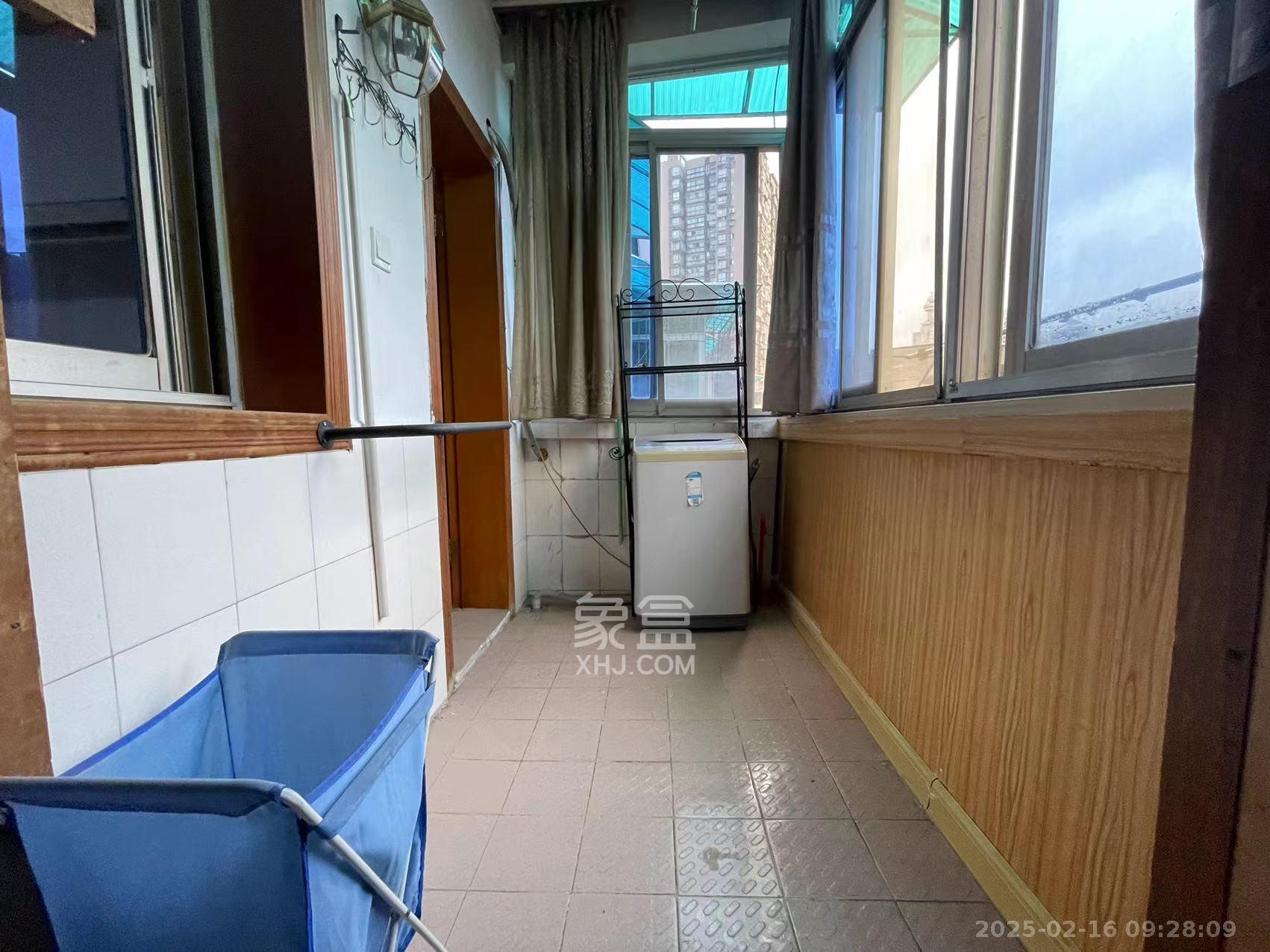 红旗区四片  2室2厅1卫    1800.0元/月 红旗区四片  2室2厅1卫    1800.0元/月室内图