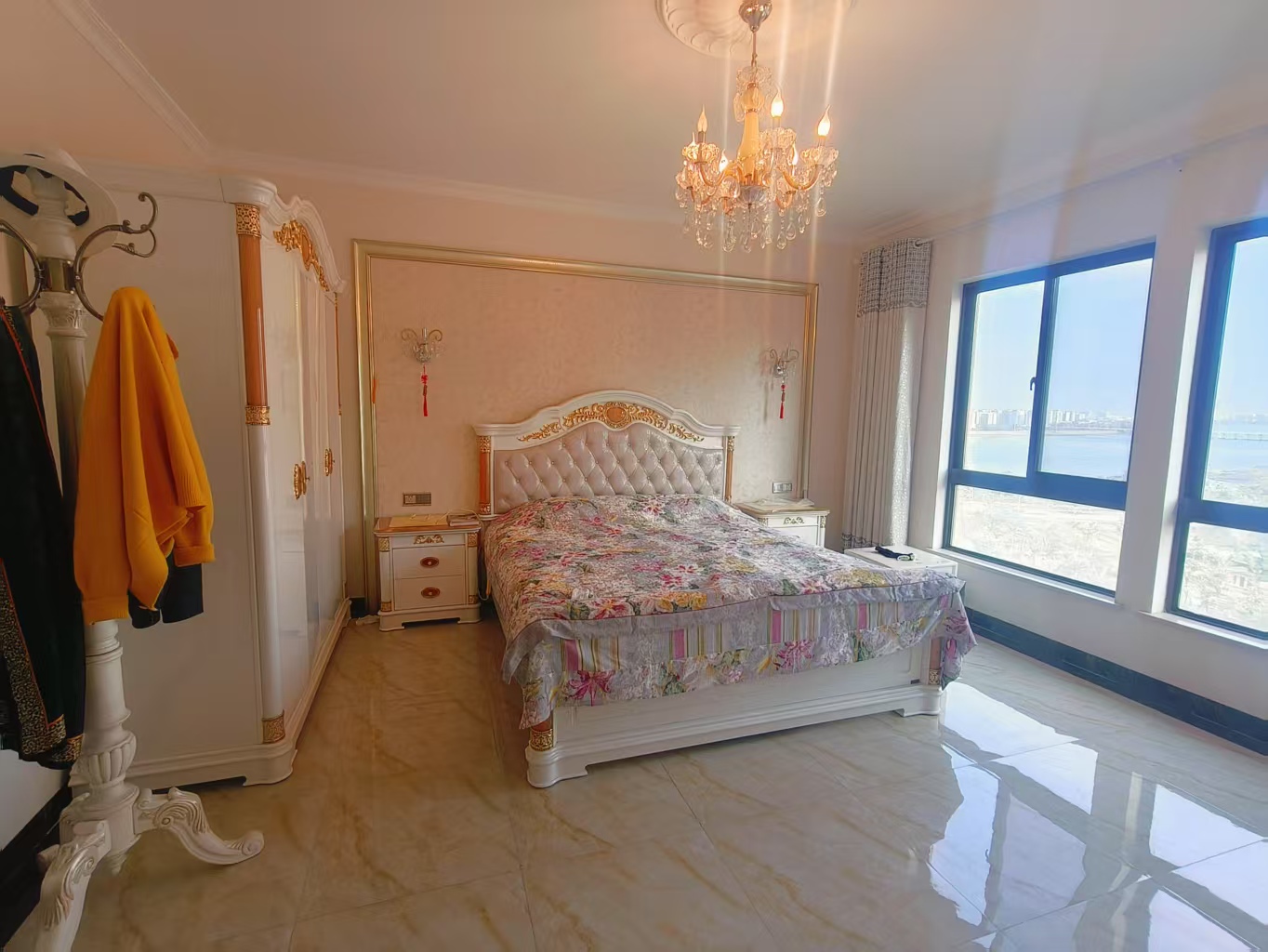 江畔人家 4室2厅2卫 5800.0元/月 江畔人家 4室2厅2卫 5800.0元/月室内图