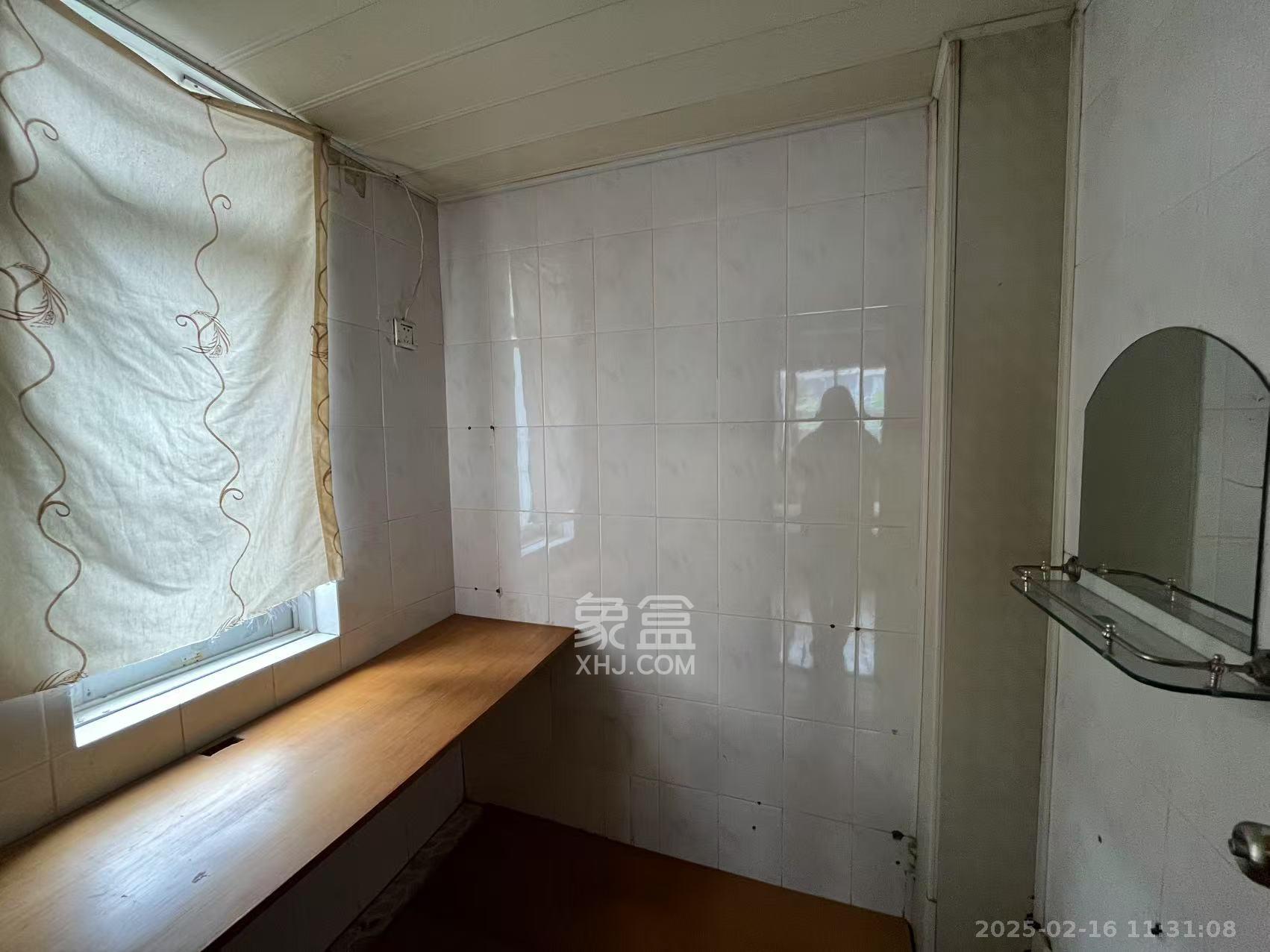 白沙花园  1室1厅1卫    1600.0元/月 白沙花园  1室1厅1卫    1600.0元/月室内图