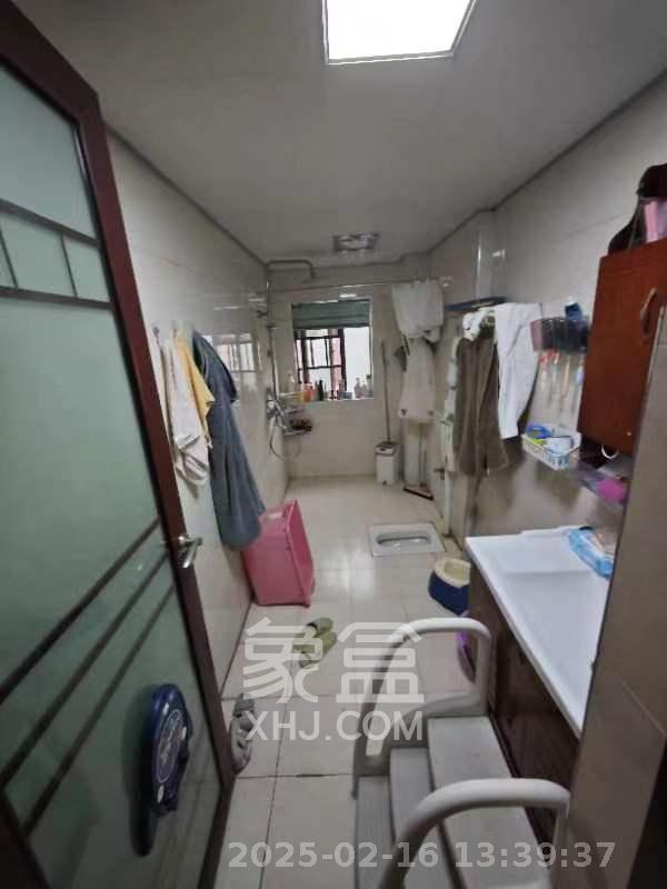 高信向日葵  3室2厅2卫   2800.00元/月室内图