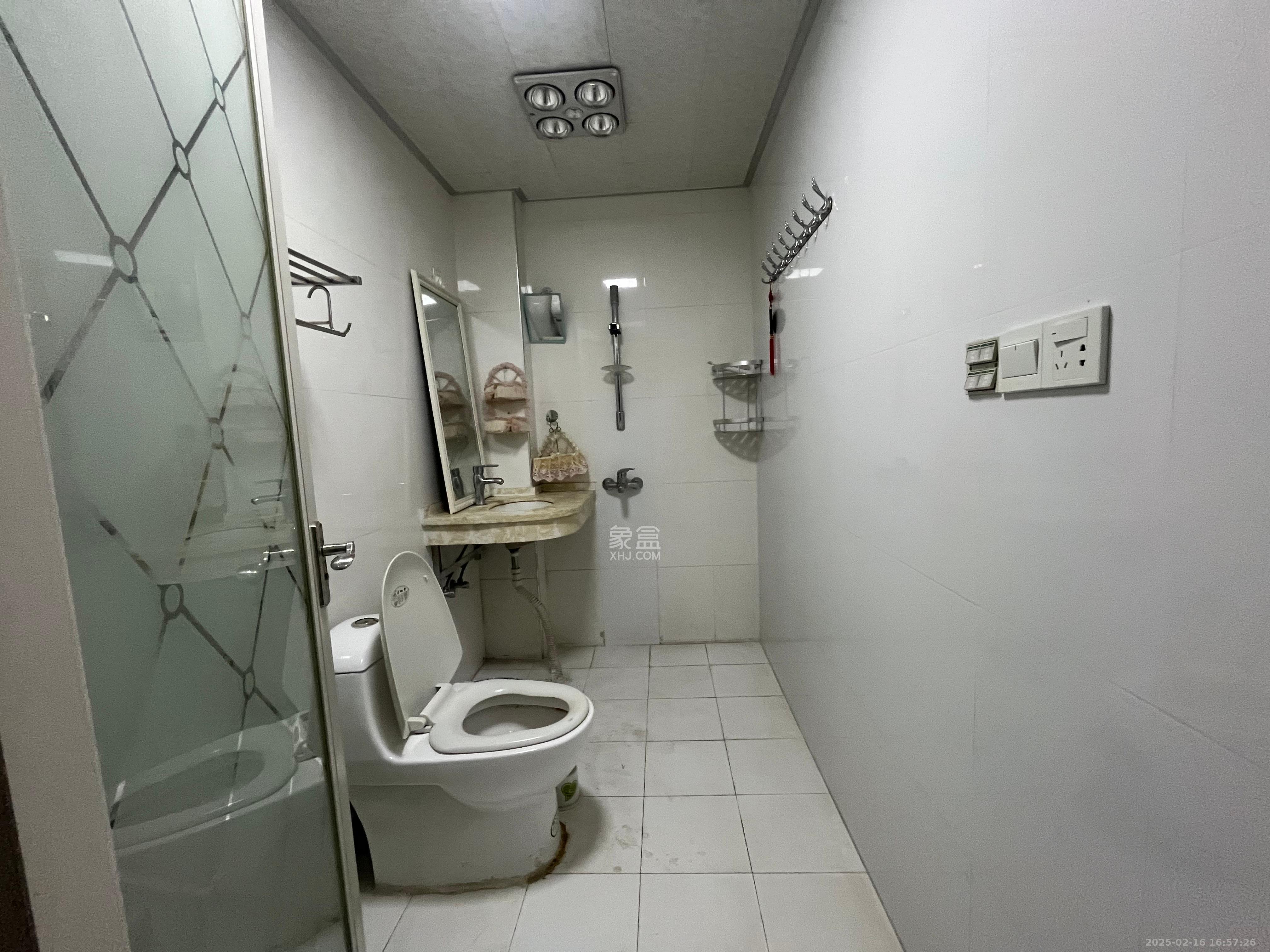 长房西城湾 4室2厅2卫 4000.0元/月 长房西城湾 4室2厅2卫 4000.0元/月室内图