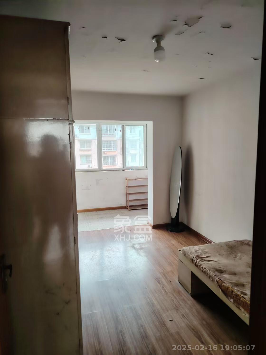 景湾小区(井湾小区) 3室2厅1卫 1200.0元/月 景湾小区(井湾小区) 3室2厅1卫 1200.0元/月室内图