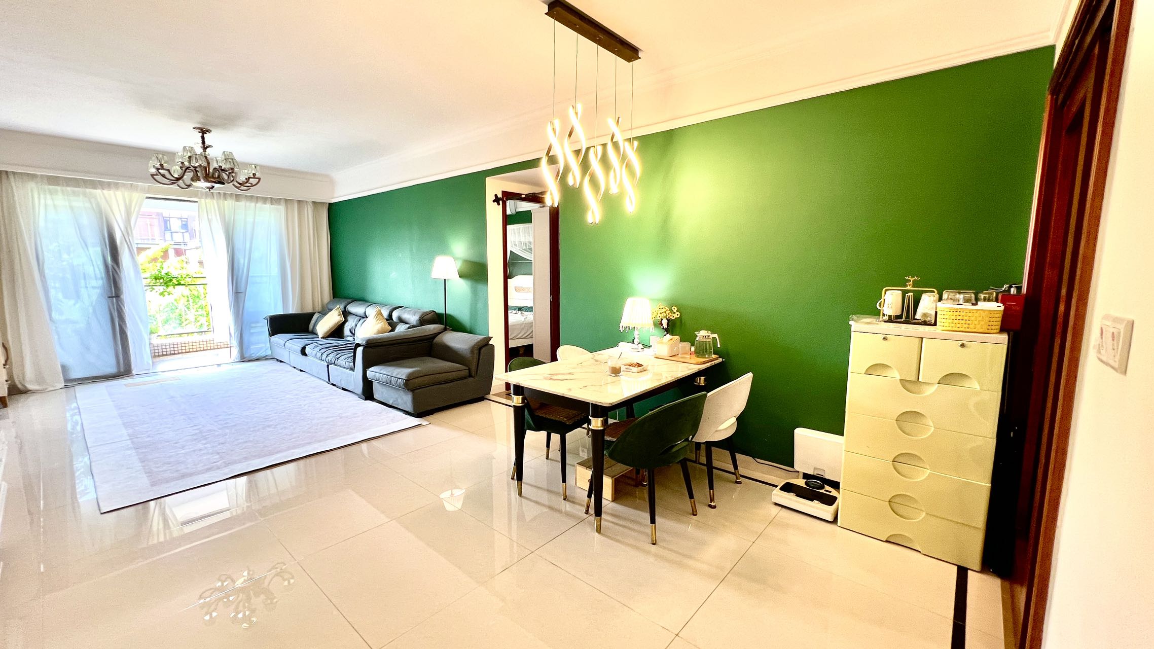 碧桂园滨海国际二期(君临湾) 3室2厅1卫 236.0万 碧桂园滨海国际二期(君临湾) 3室2厅1卫 236.0万客厅