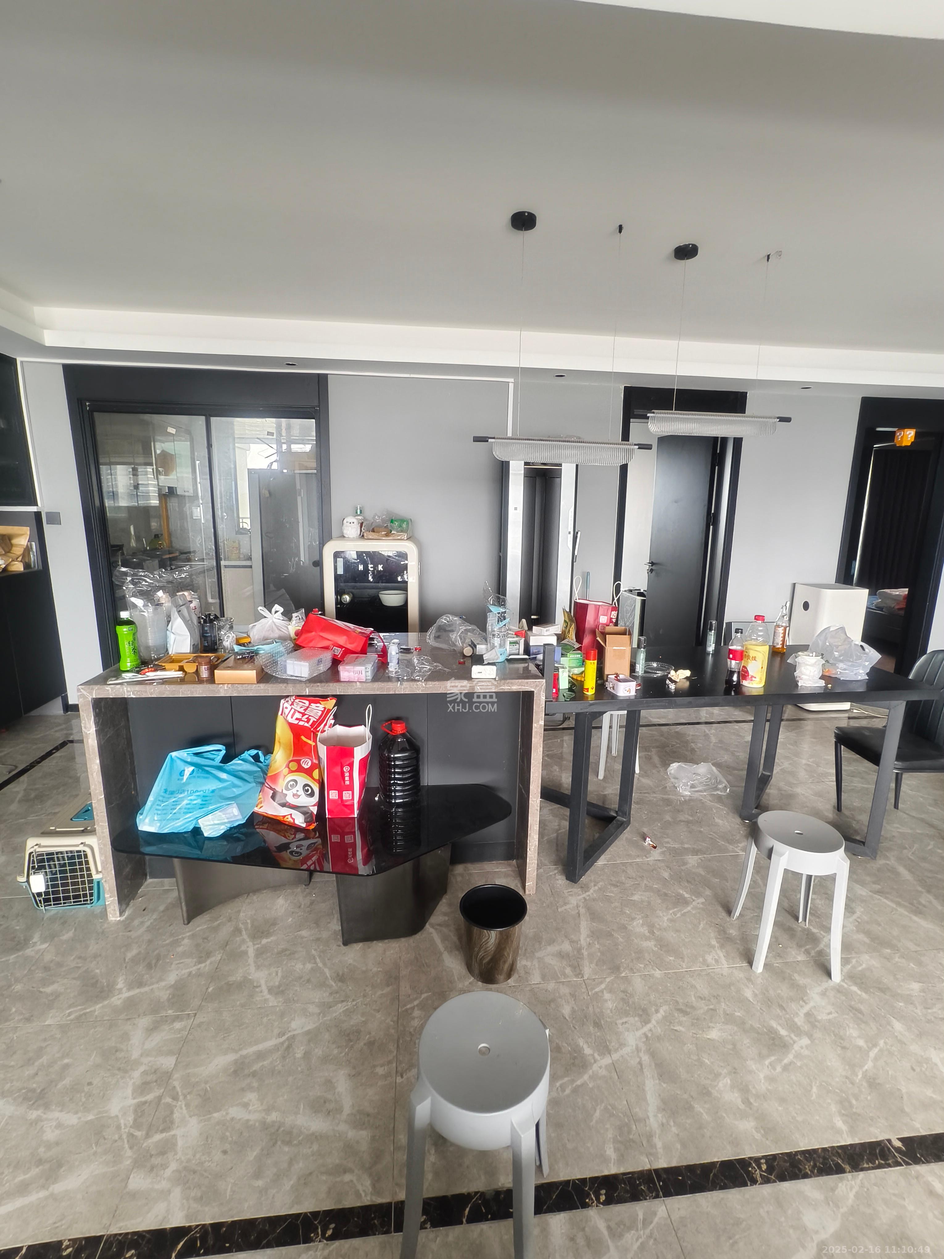 绿地V岛 4室2厅2卫 1000.0元/月 绿地V岛 4室2厅2卫 1000.0元/月室内图